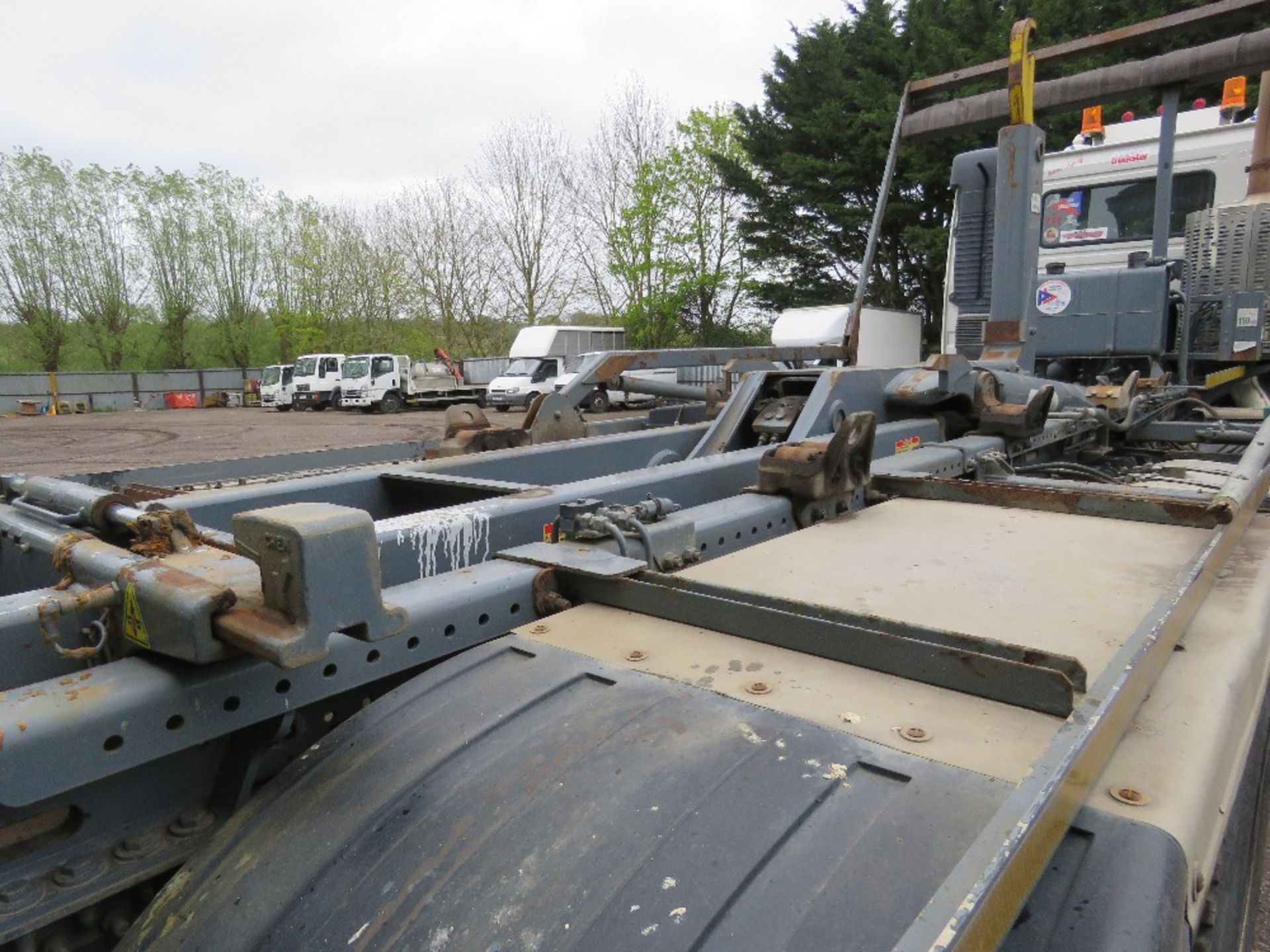 VOLVO FMX420 HOOK LOADER SKIP LORRY, 8X4 REG:GM17 FFV. WITH V5, OWNED BY VENDOR FROM NEW. DIRECT FR - Image 13 of 26