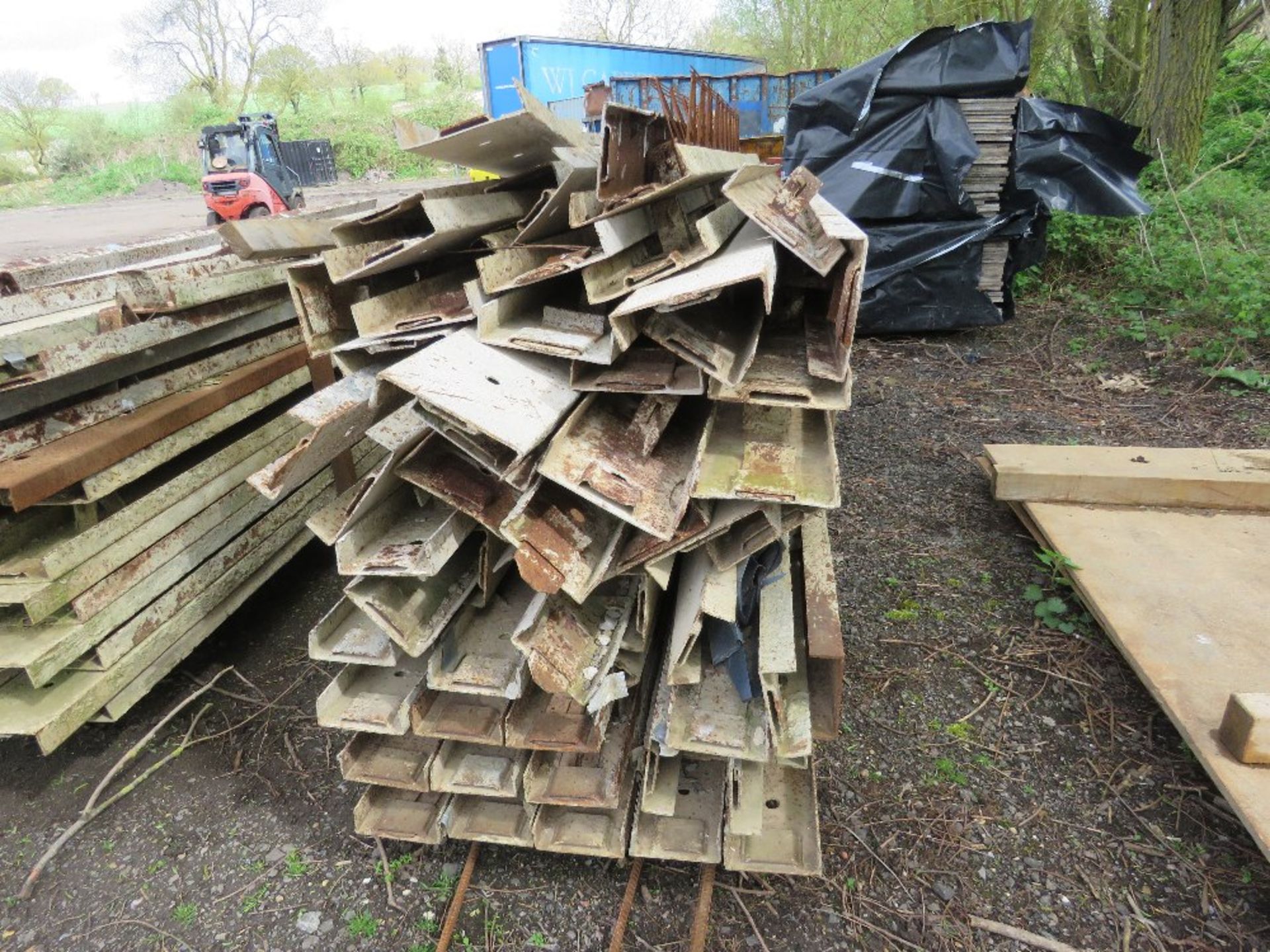 STILLAGE CONTAINING 6" & 8" CONCRETE ROAD FORMS. SOURCED FROM COMPANY LIQUIDATION. - Image 3 of 5