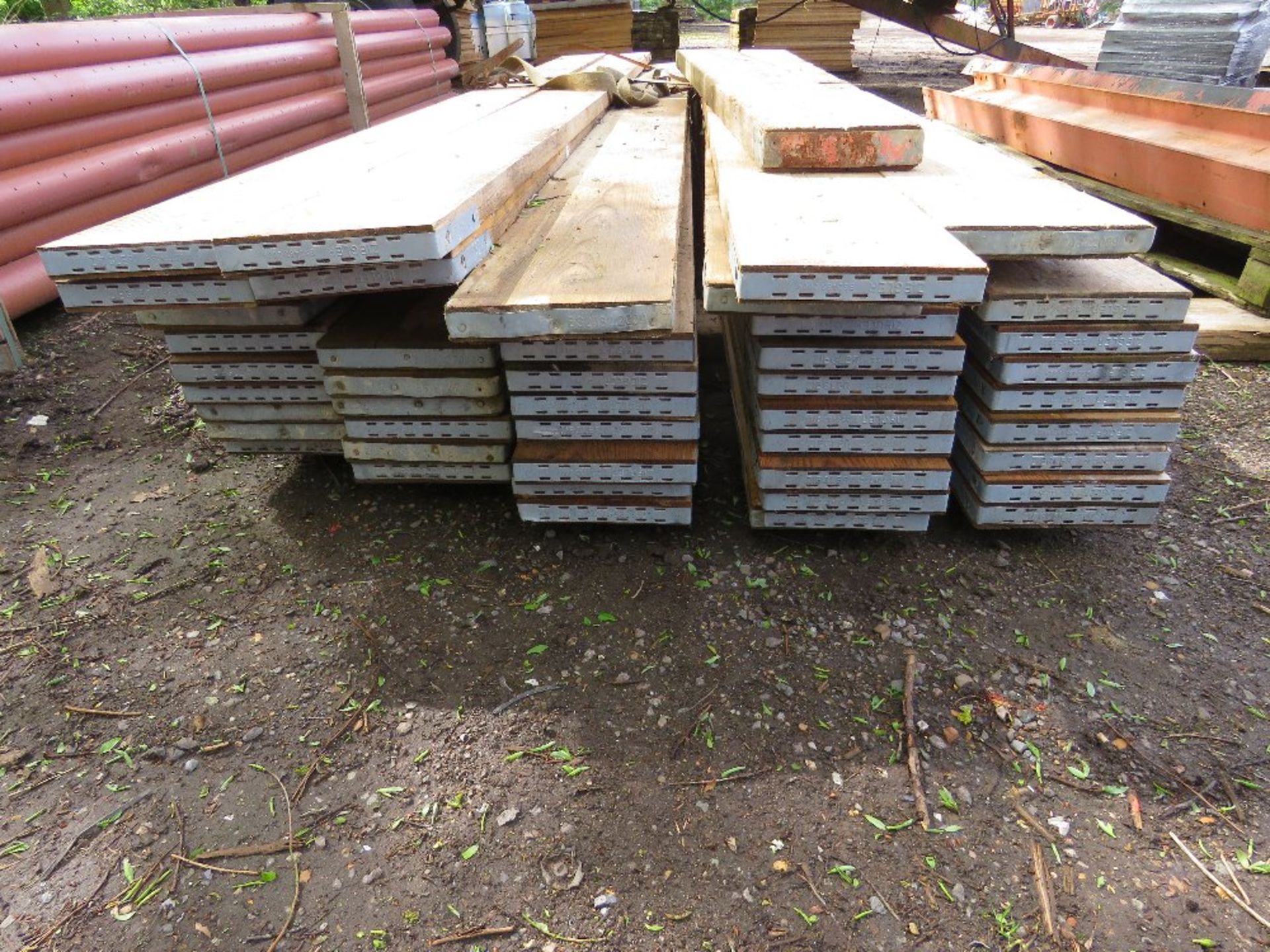 STACK OF SCAFFOLD BOARDS, MOST BEING 13FT LENGTH APPROX. SOURCED FROM COMPANY LIQUIDATION. - Image 2 of 5