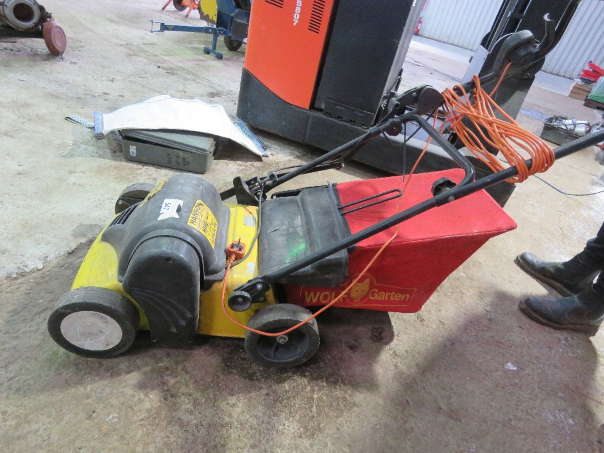 WOLF 240VOLT LAWN SLITTER WITH COLLECTOR.