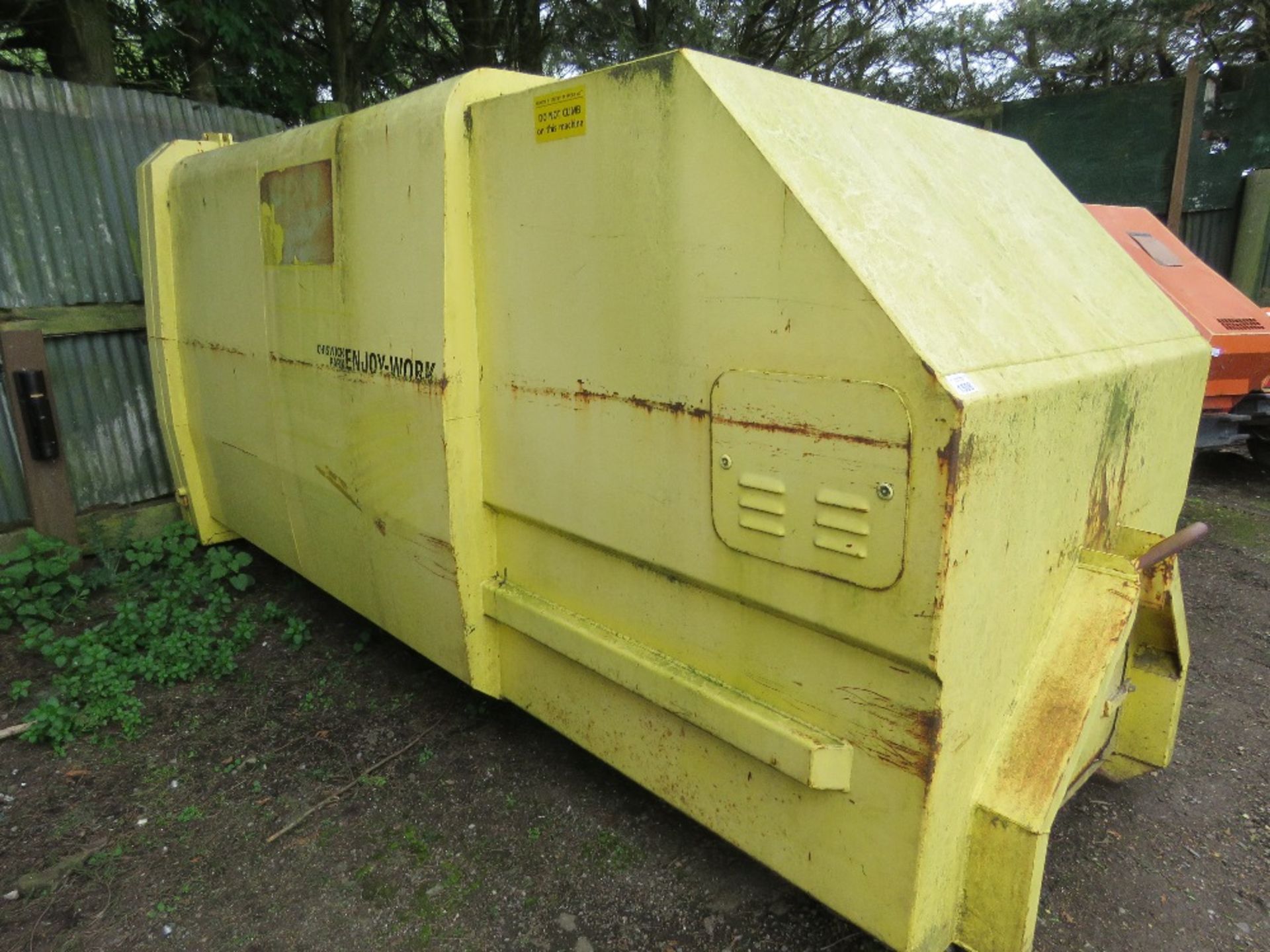 CHISWICK PARK ENJOY-WORK HL5 MOUNTED ELECTRIC POWERED COMPACTOR BIN. 12FT OVERALL LENGTH APPROX. DIR