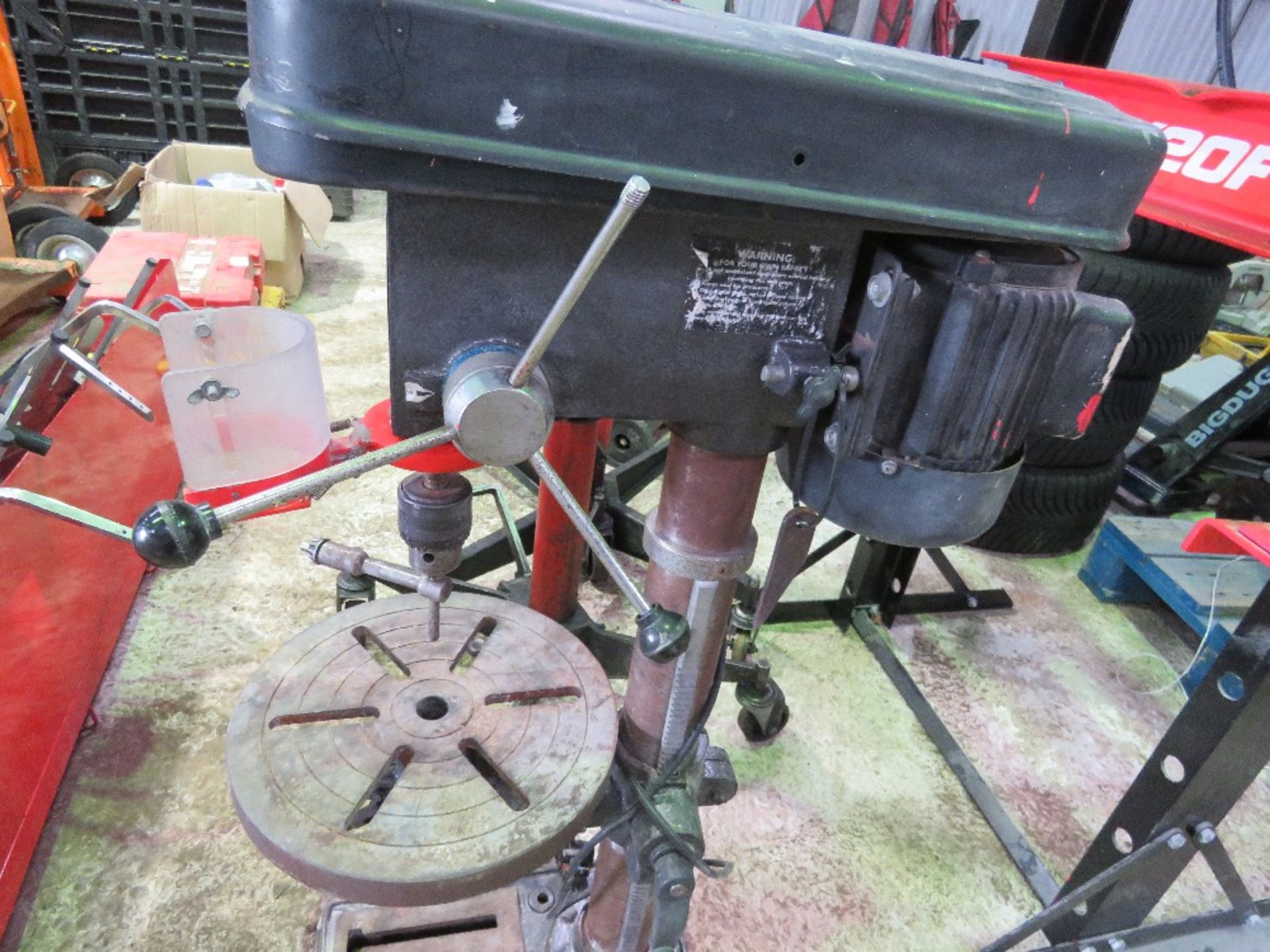 SMALL SIXED 240VOLT PILLAR DRILL. SOURCED FROM GARAGE COMPANY LIQUIDATION. - Image 2 of 5