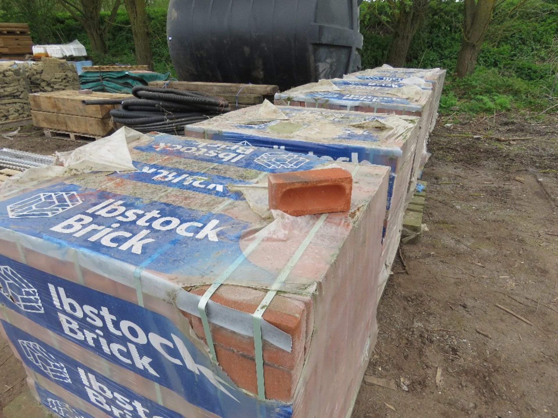 6NO PALLETS OF IBSTOCK LEICESTER AUTUMN MULTI RED BRICKS. SURPLUS TO REQUIREMENTS.....THIS LOT IS SO - Image 16 of 16