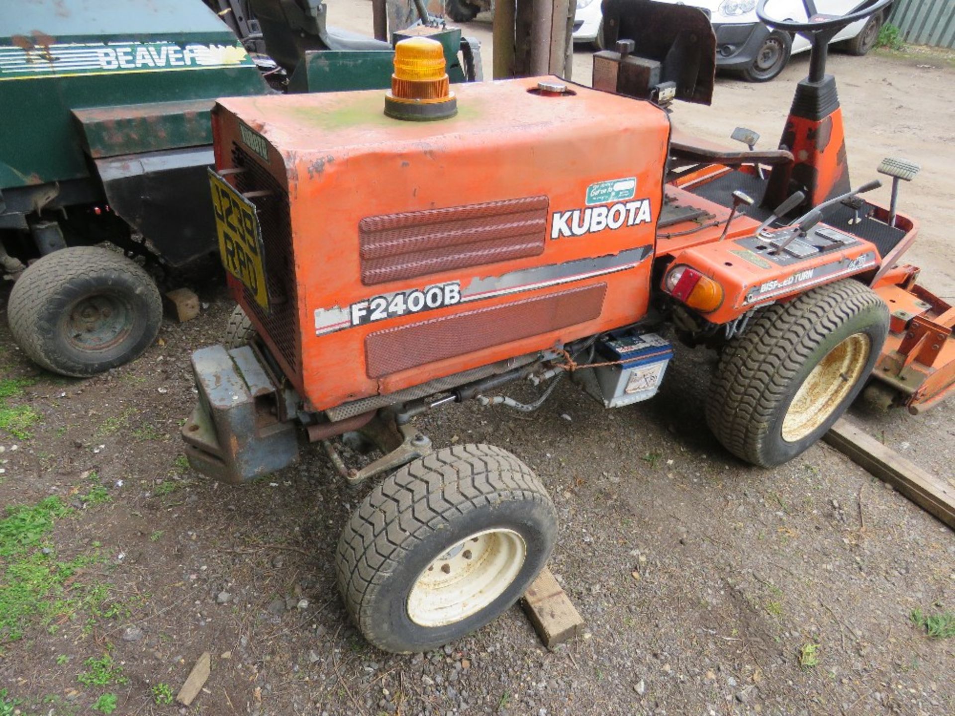 KUBOTA F2400B RIDE ON ROTARY MOWER, 4WD. WHEN TESTED WAS SEEN TO RUN, DRIVE AND MOWER ENGAGED...SEE - Image 5 of 10