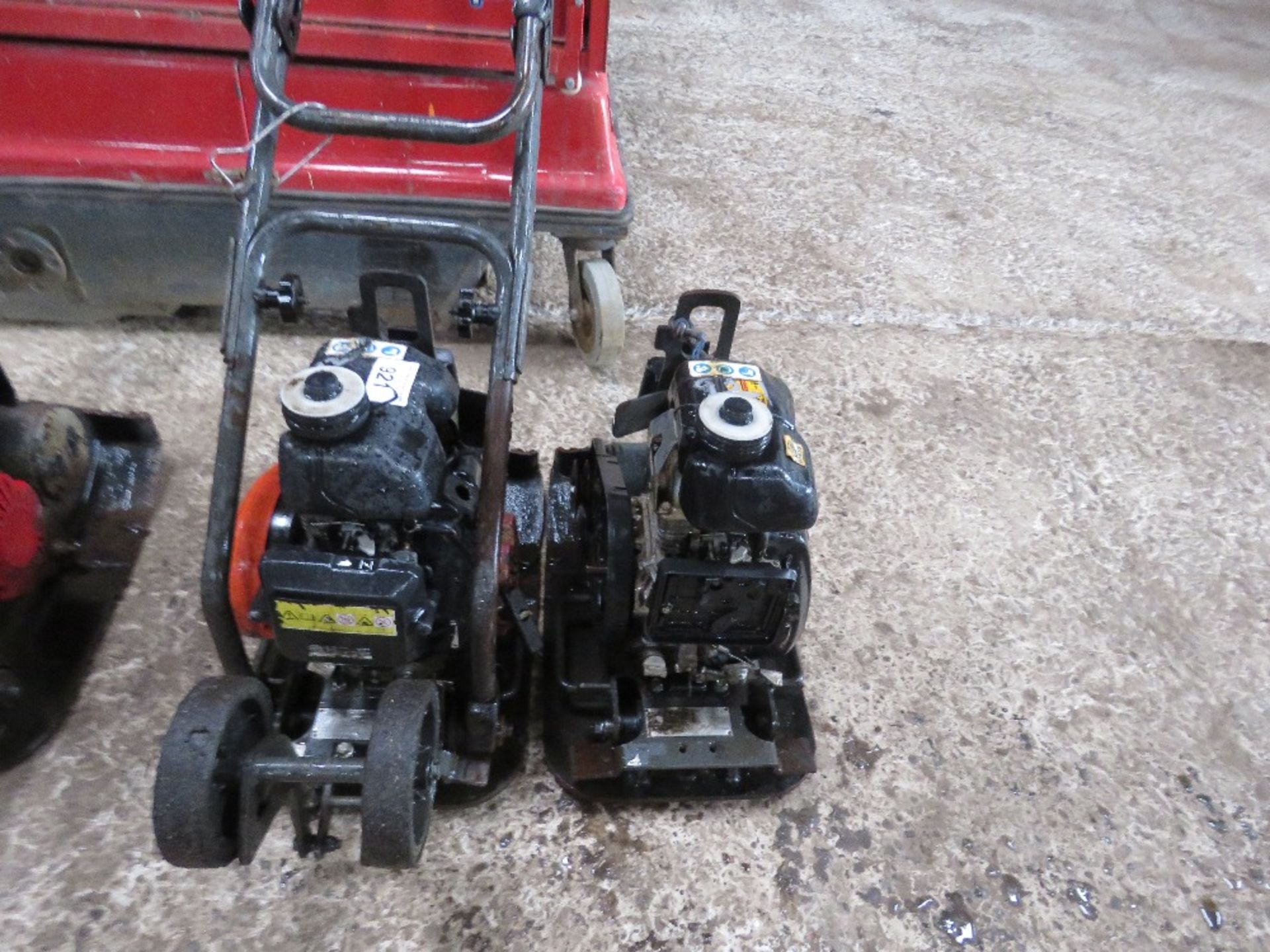 HUSQVARNA HONDA PETROL ENGINED COMPACTION PLATE PLUS ANOTHER FOR SPARES/REPAIR. - Image 3 of 3