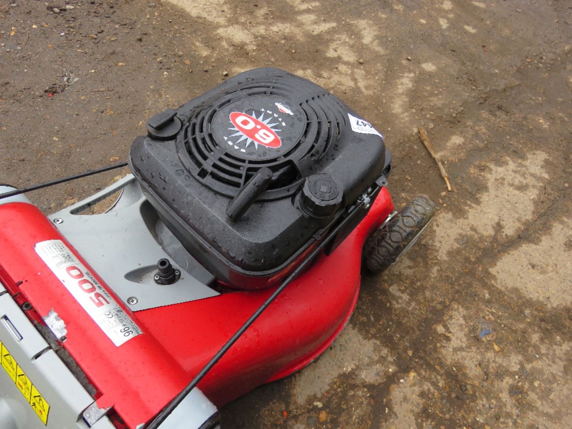 IBEA PETROL ENGINE ROLLER MOWER, NO COLLECTOR.....THIS LOT IS SOLD UNDER THE AUCTIONEERS MARGIN SCHE - Bild 4 aus 4