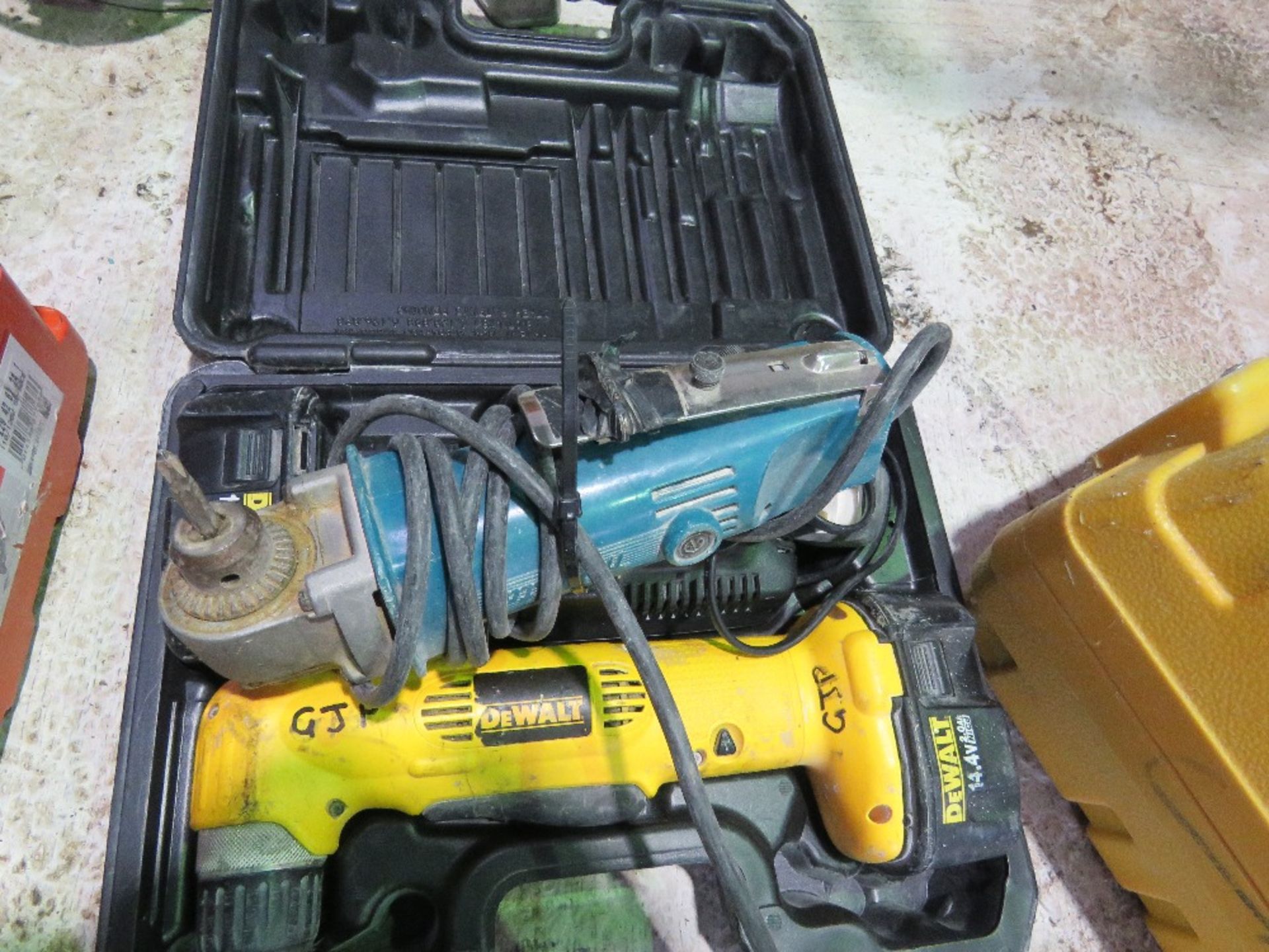 DEWALT RIGHT ANGLE BATTERY DRILL PLUS A MAKITA 110VOLT RIGHT ANGLE DRILL. DIRECT FROM LOCAL COMPANY. - Image 5 of 5