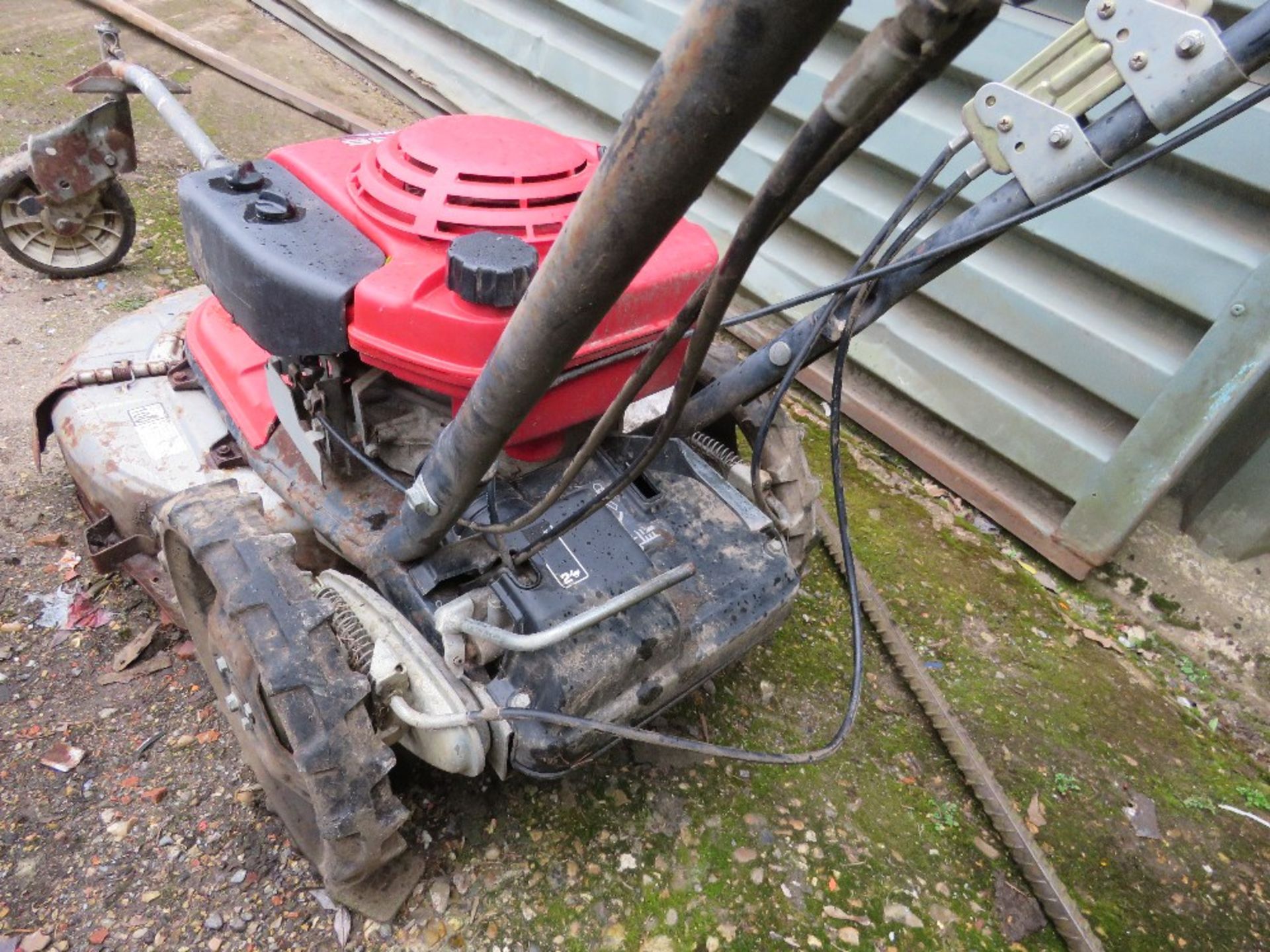 HONDA UM536 PROFESSIONAL 3 WHEELED MOWER ....THIS LOT IS SOLD UNDER THE AUCTIONEERS MARGIN SCHEME, T - Image 5 of 6