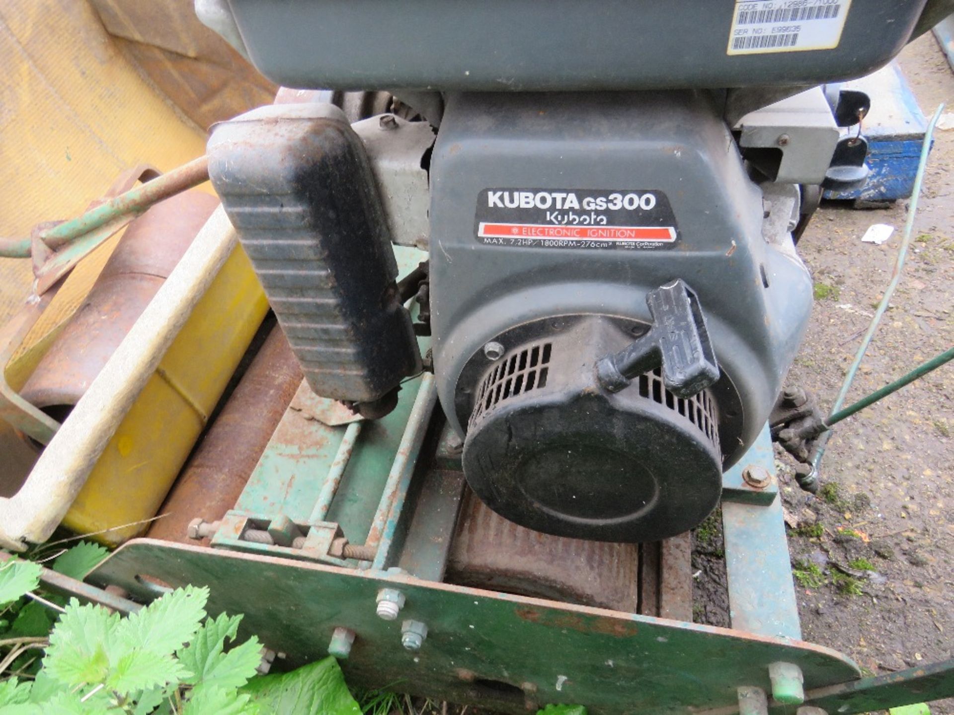 LARGE CYLINDER MOWER WITH SEAT AND COLLECTOR. KUBOTA GS300 ENGINE FITTED. - Image 6 of 7