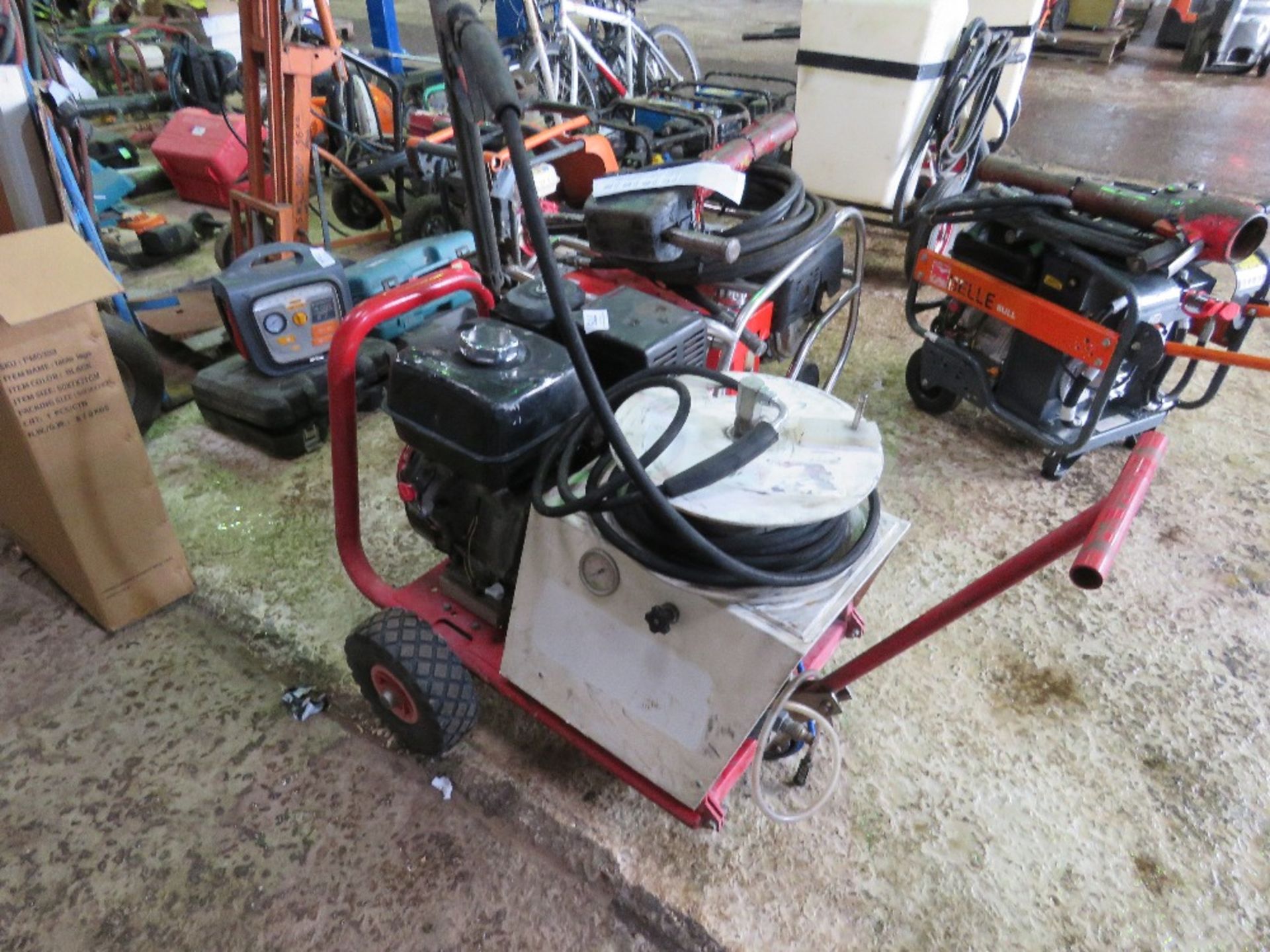 BRENDON HEAVY DUTY PRESSURE WASHER WITH HOSE AND LANCE.