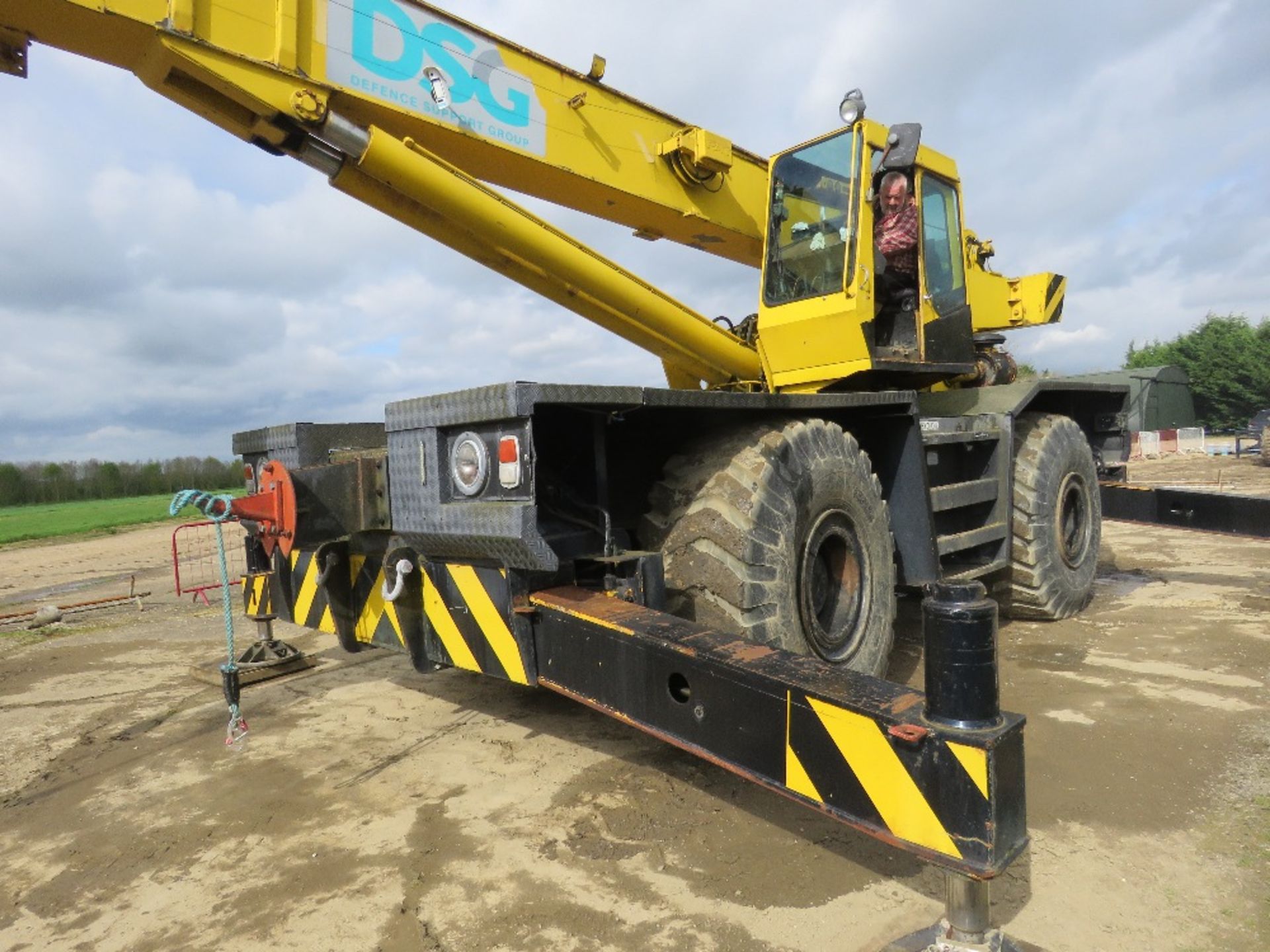 COLES HYDRA HUSKY 45-50TSC 4WD ROUGH TERRAN 45 TONNE CRANE. V8 CUMMINS POWERED. CHANDELIER SAFETY AL - Image 2 of 15