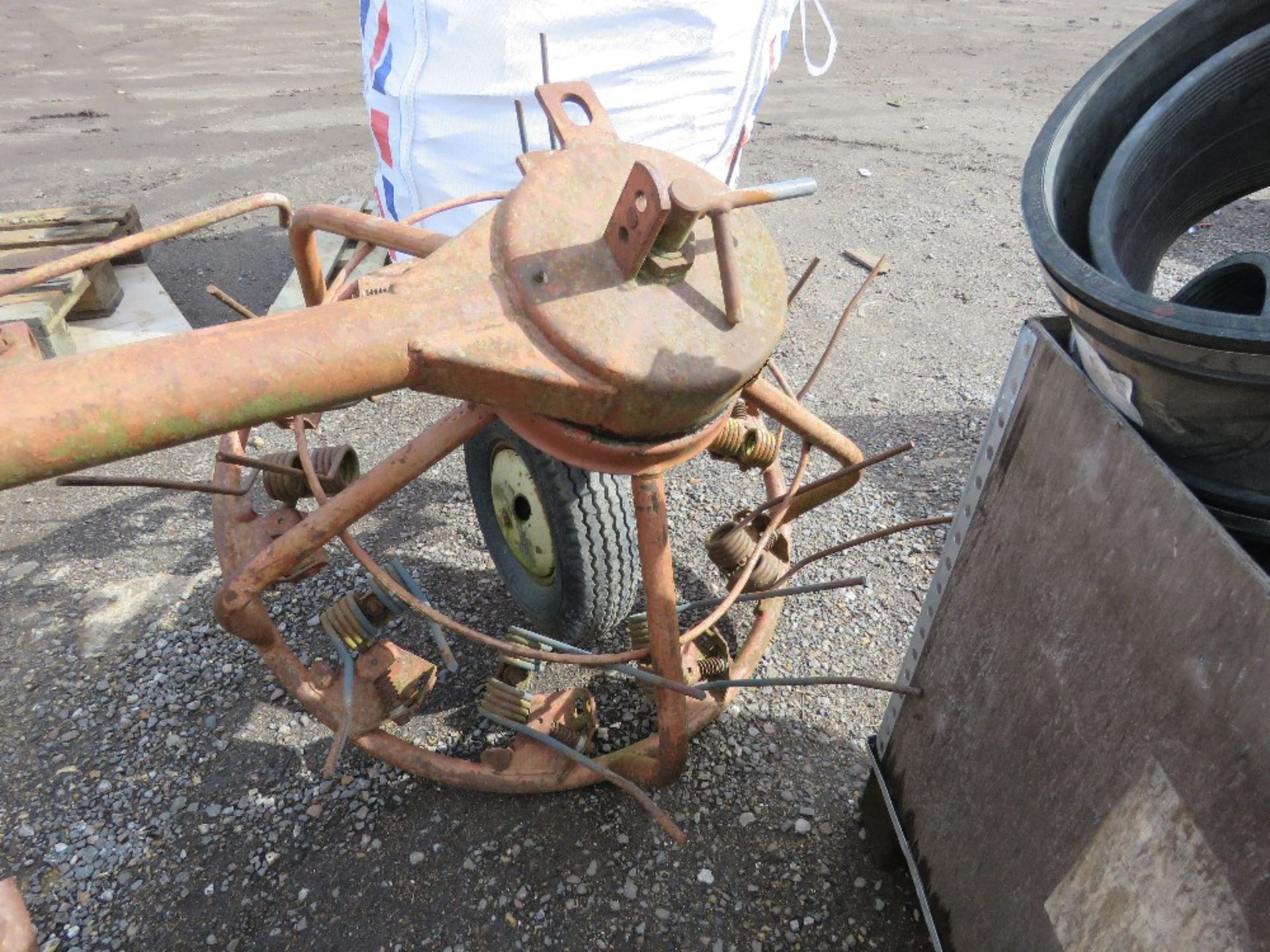 PZ TRACTOR MOUNTED HAY TURNER, NO PTO SHAFT. - Image 6 of 7