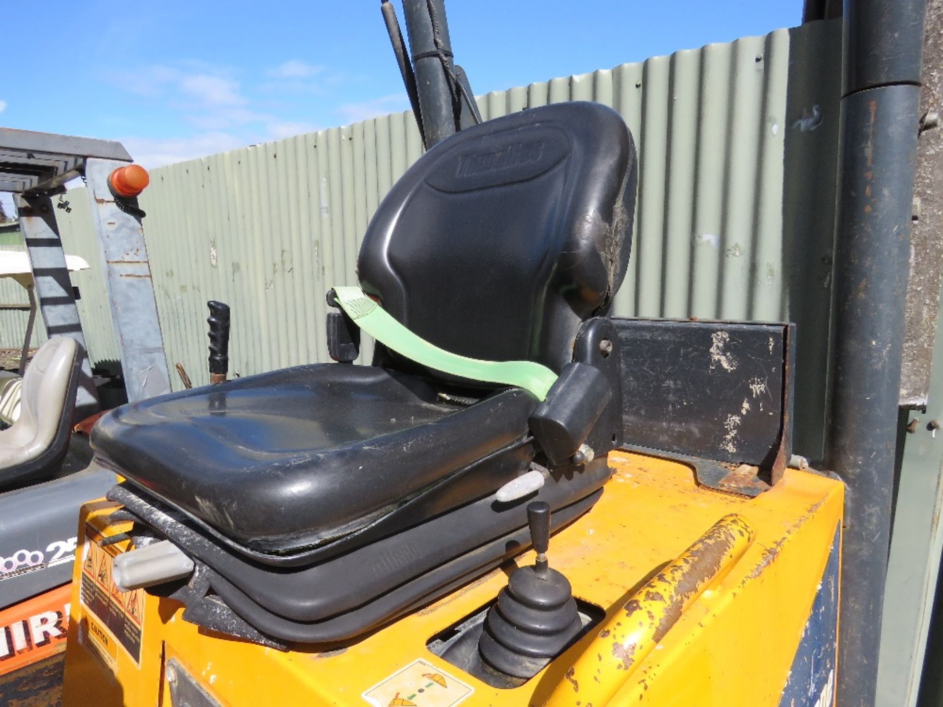 THWAITES 3 TONNE SITE DUMPER YEAR 2012 BUILD. 2484 REC HOURS. SN:SLCM570Z1206C1578. DIRECT FROM LOC - Bild 6 aus 12