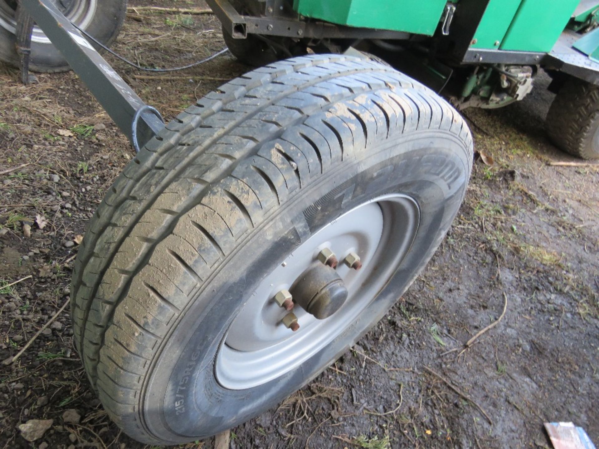 HEAVY DUTY TRAILER AXLE WITH SPRINGS, BELIEVED TO BE OFF GROUNDHOG TYPE WELFARE UNIT?? ....THIS LOT - Image 2 of 6