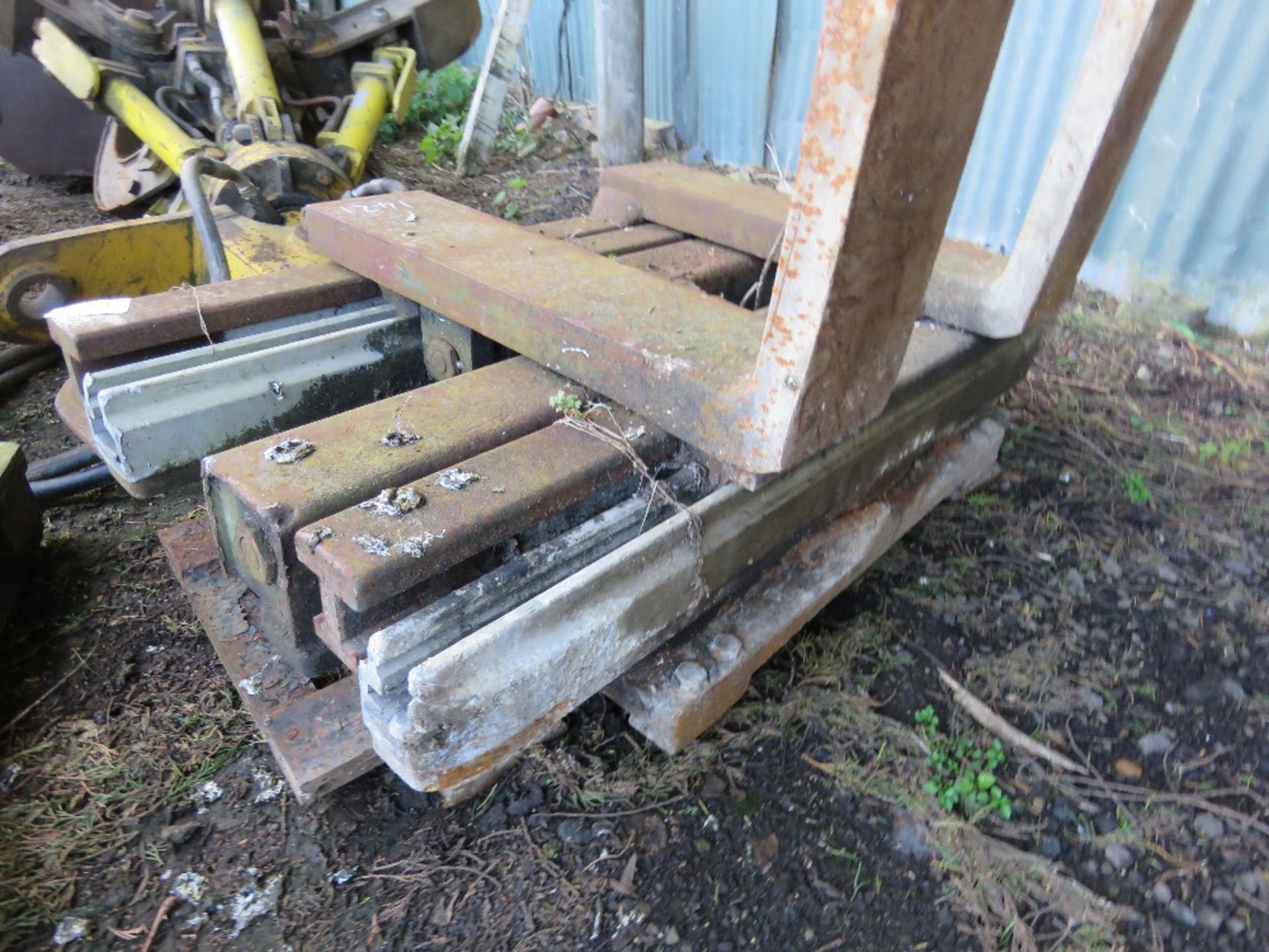 FORKLIFT SPREADER ATTACHMENT, SUITABLE FOR 20" CARRIAGE. - Image 4 of 6