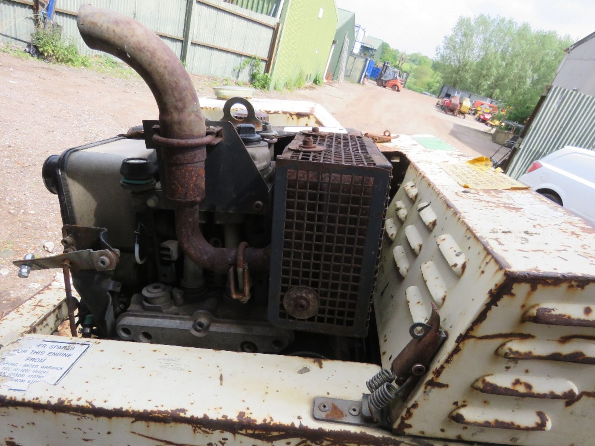 TEREX BENFORD SINGLE DRUM ROLLER ON TRAILER. WHEN TESTED WAS SEEN TO RUN, DRIVE AND VIBRATE...SEE VI - Image 8 of 9