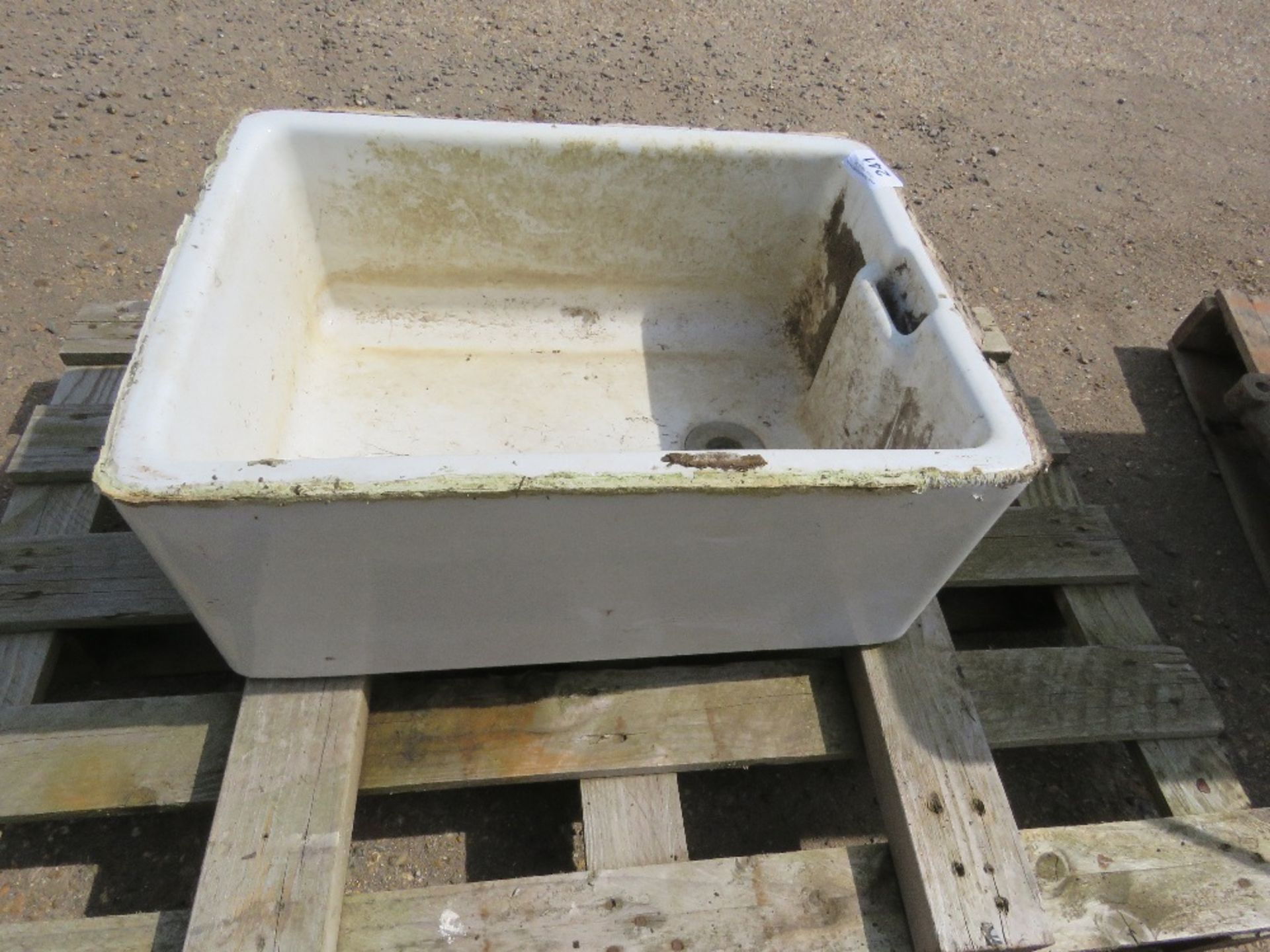 BULTLER SINK / GARDEN PLANTER.....THIS LOT IS SOLD UNDER THE AUCTIONEERS MARGIN SCHEME, THEREFORE NO - Image 3 of 4