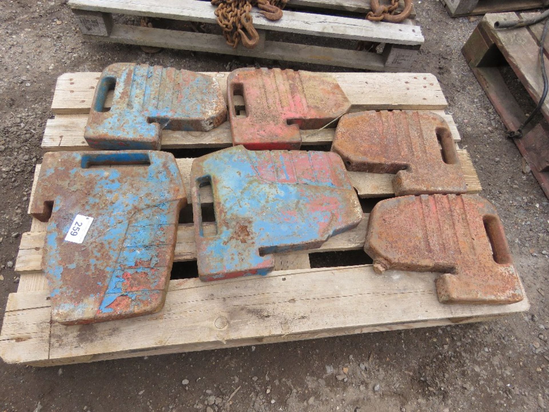 6NO FERGUSON TYPE TRACTOR FRONT END WEIGHTS.....THIS LOT IS SOLD UNDER THE AUCTIONEERS MARGIN SCHEME