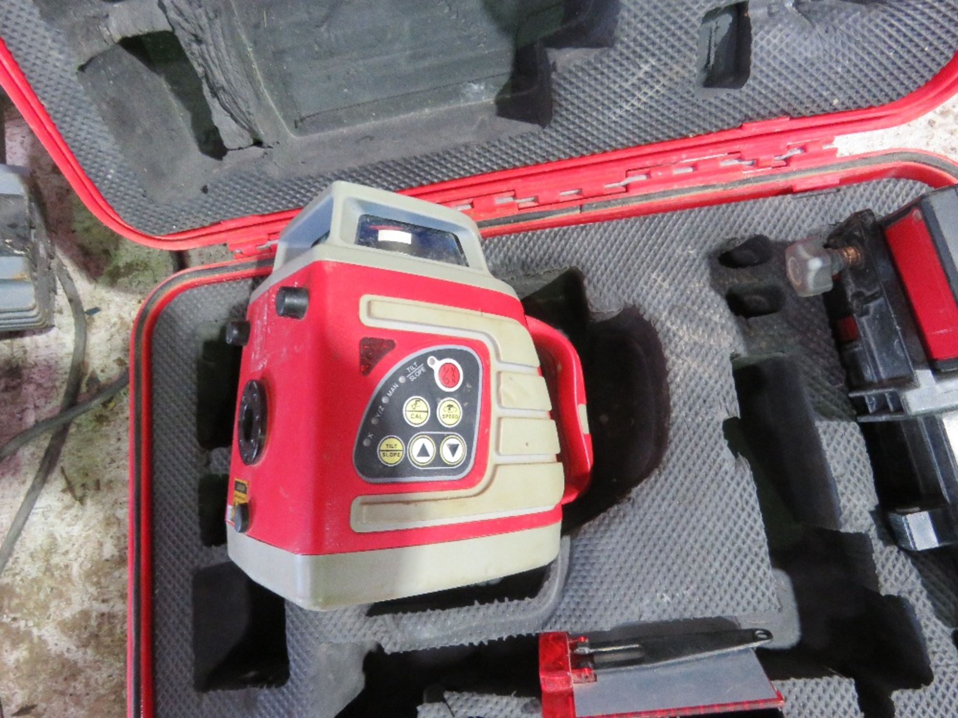 DATUM ROTARY LASER LEVEL IN A CASE. - Image 3 of 4