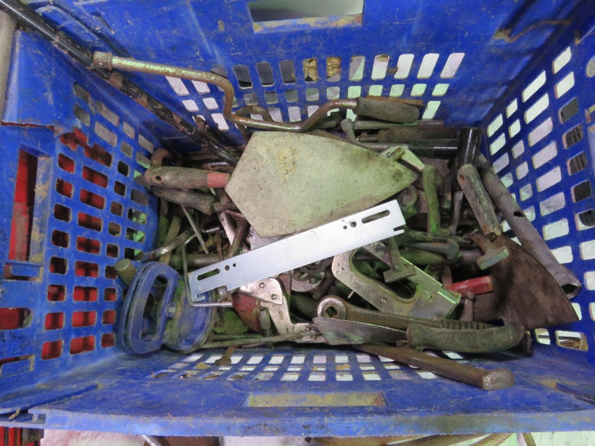 LARGE TOOL BOX WITH CONTENTS PLUS A BOX OF ASSORTED TOOLS AND SUNDRIES. - Image 6 of 7