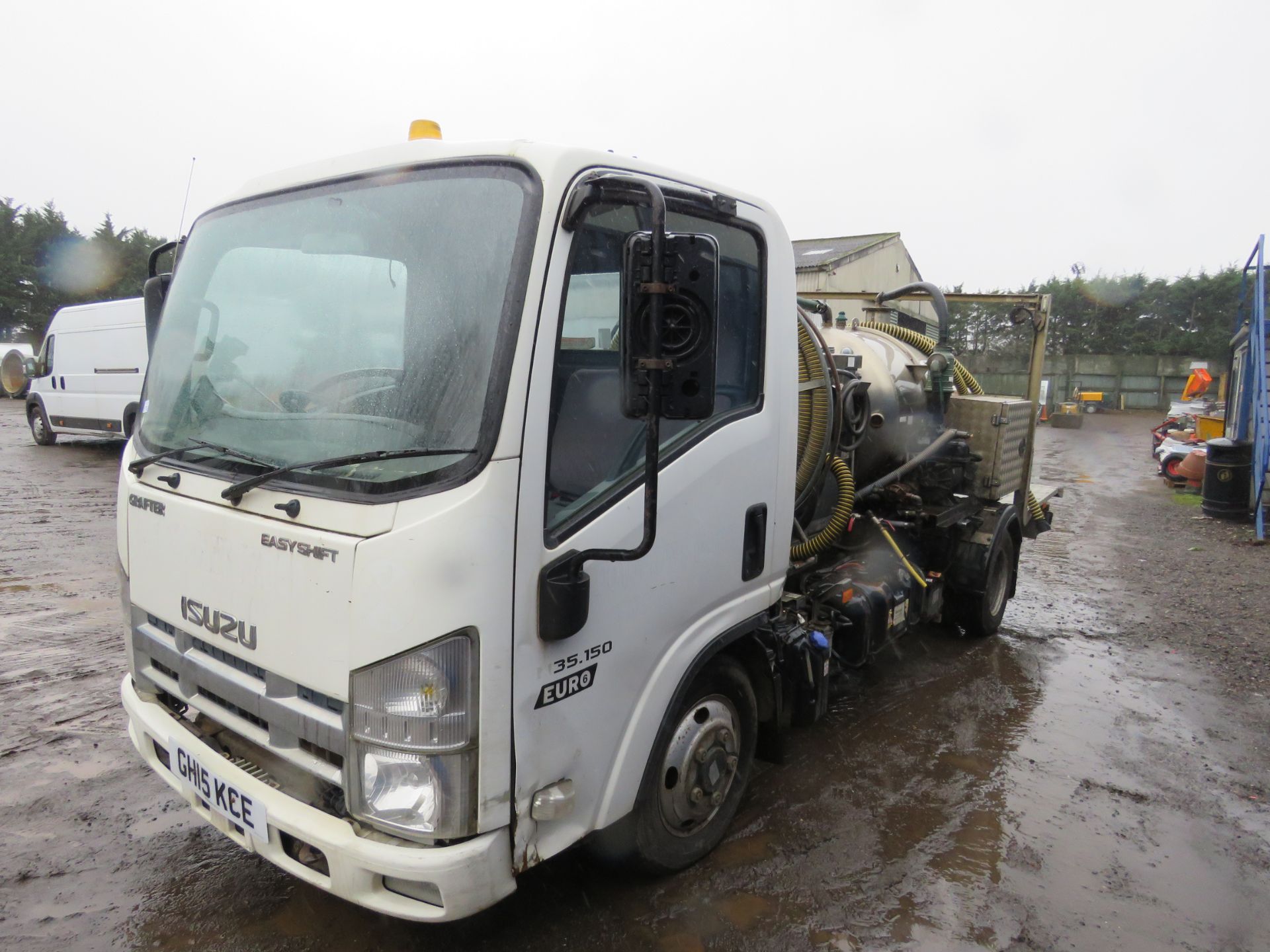 ISUZU N35.150 PORTABLE TOILET SERVICE VEHICLE TANKER TRUCK REG:GH15 KCE. 3500KG RATED CAPACITY. WITH - Image 3 of 10