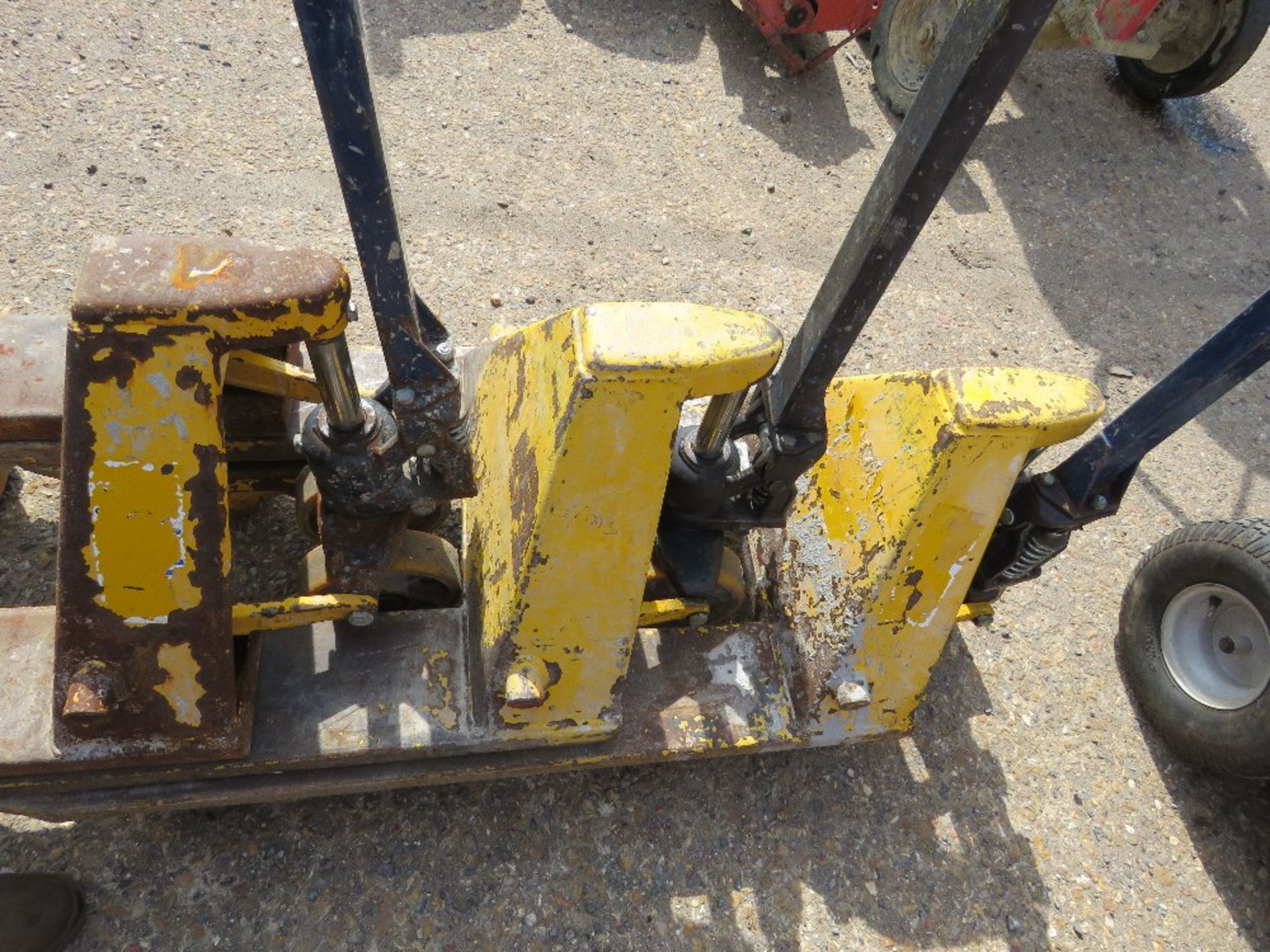 3 X HYDRAULIC PALLET TRUCKS. - Image 3 of 5