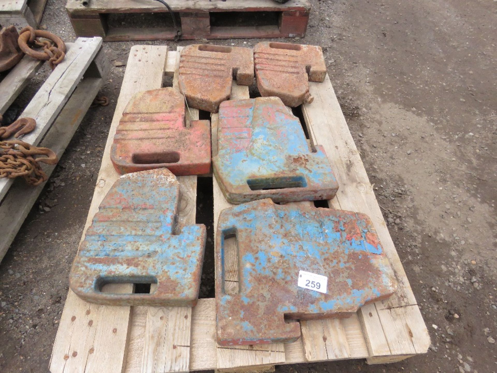 6NO FERGUSON TYPE TRACTOR FRONT END WEIGHTS.....THIS LOT IS SOLD UNDER THE AUCTIONEERS MARGIN SCHEME - Image 2 of 3