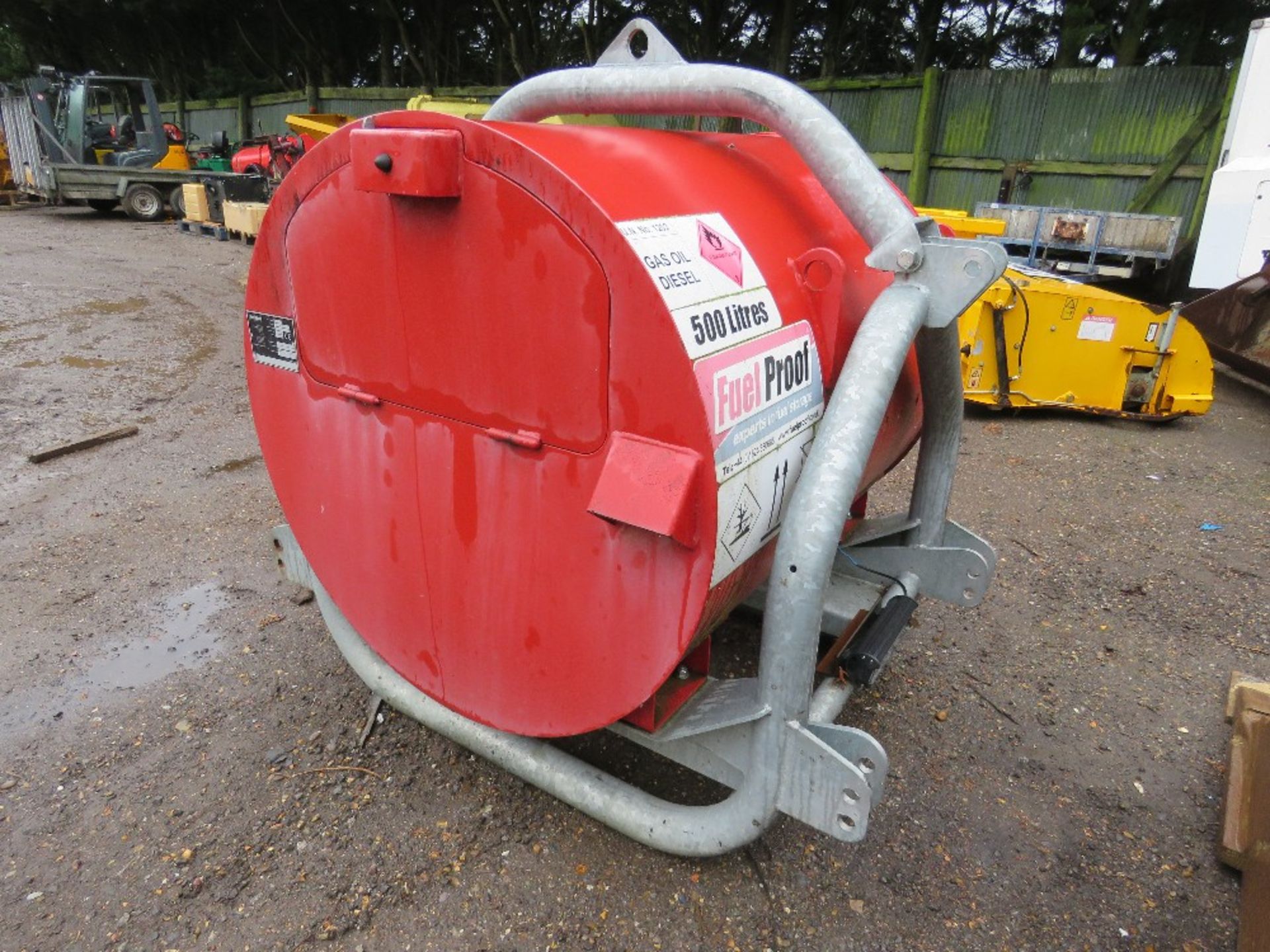 FUEL PROOF 500 LITRE TRACTOR FRONT LINKAGE MOUNTED BUNDED FUEL TANK. YEAR 2019 BUILD WITH PIUSI 12VO - Image 2 of 8