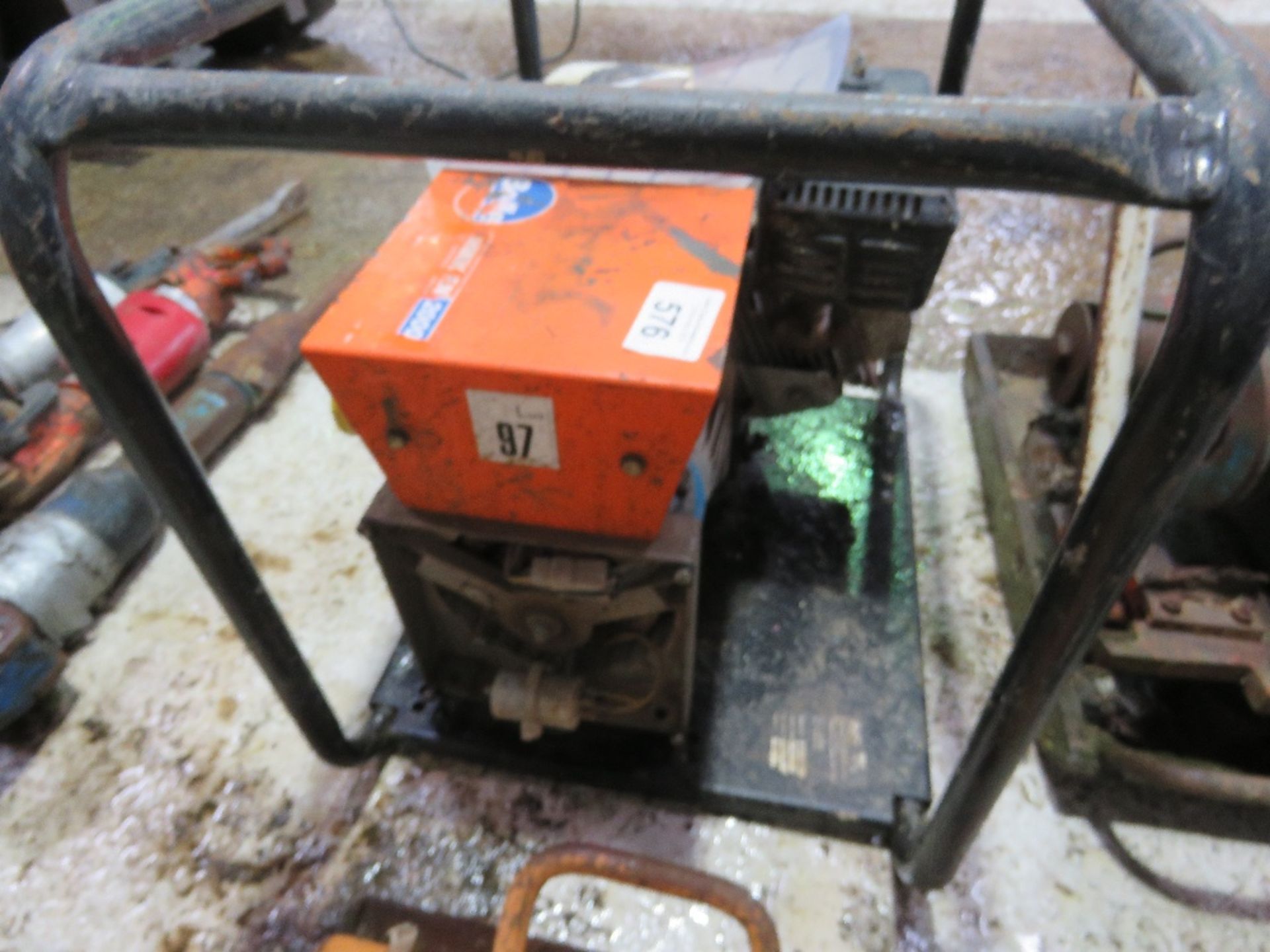 BELLE MINIGEN 2000 PETROL GENERATOR.....THIS LOT IS SOLD UNDER THE AUCTIONEERS MARGIN SCHEME, THEREF - Bild 2 aus 4