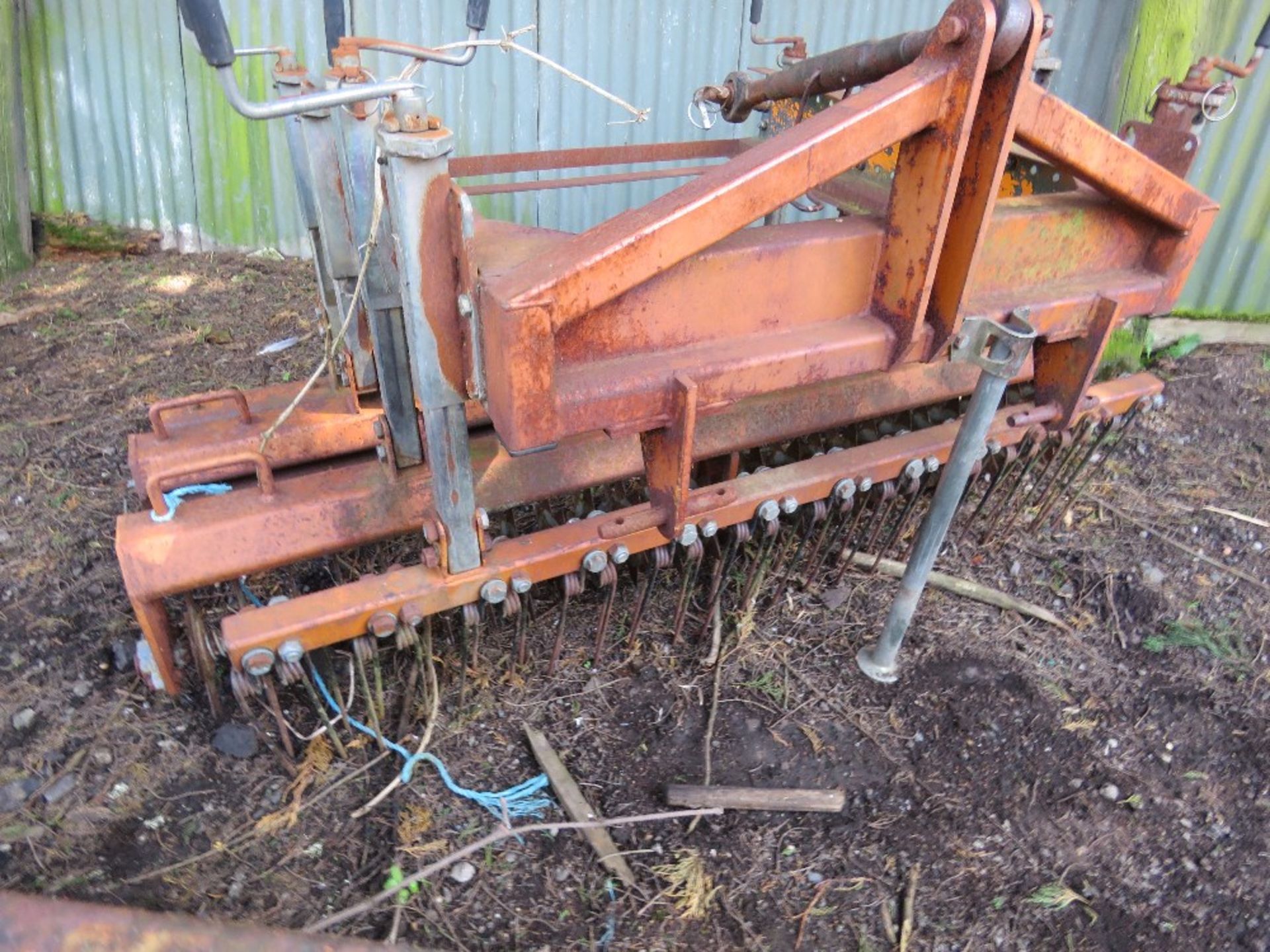 SISIS QUADRAPLEX TYPE GROOMER UNIT, TRACTOR MOUNTED, 6FT WIDTH APPROX.....THIS LOT IS SOLD UNDER THE - Image 2 of 7