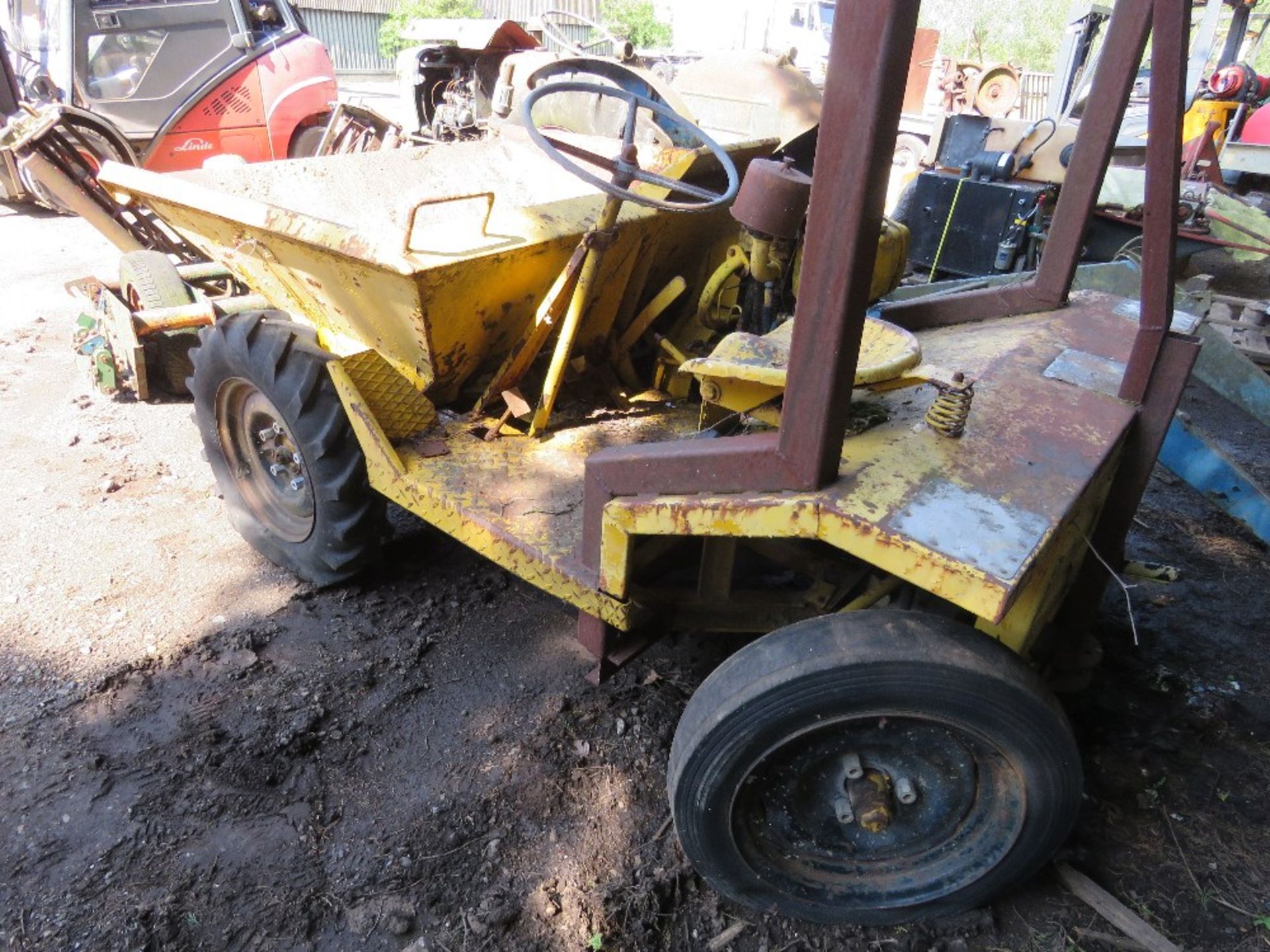 DIESEL ENGINED 2WD DUMPER. UNTESTED, CONDITION UNKNOWN.....THIS LOT IS SOLD UNDER THE AUCTIONEERS MA - Image 2 of 8