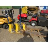 3 X HYDRAULIC PALLET TRUCKS.