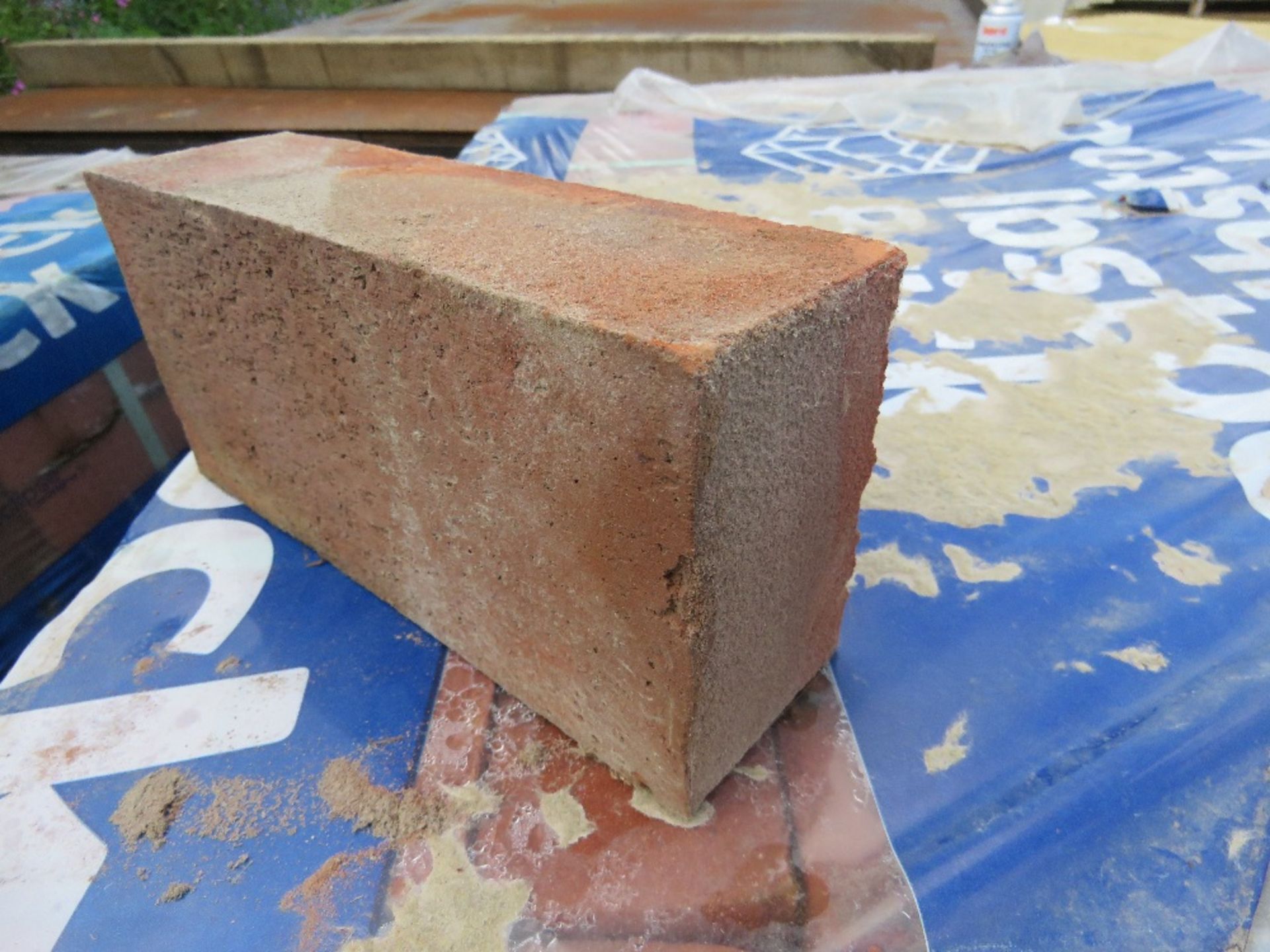 2NO PALLETS OF IBSTOCK LEICESTER AUTUMN MULTI RED BRICKS. 480NO IN EACH PACK APPROX. SURPLUS TO REQU - Image 5 of 5