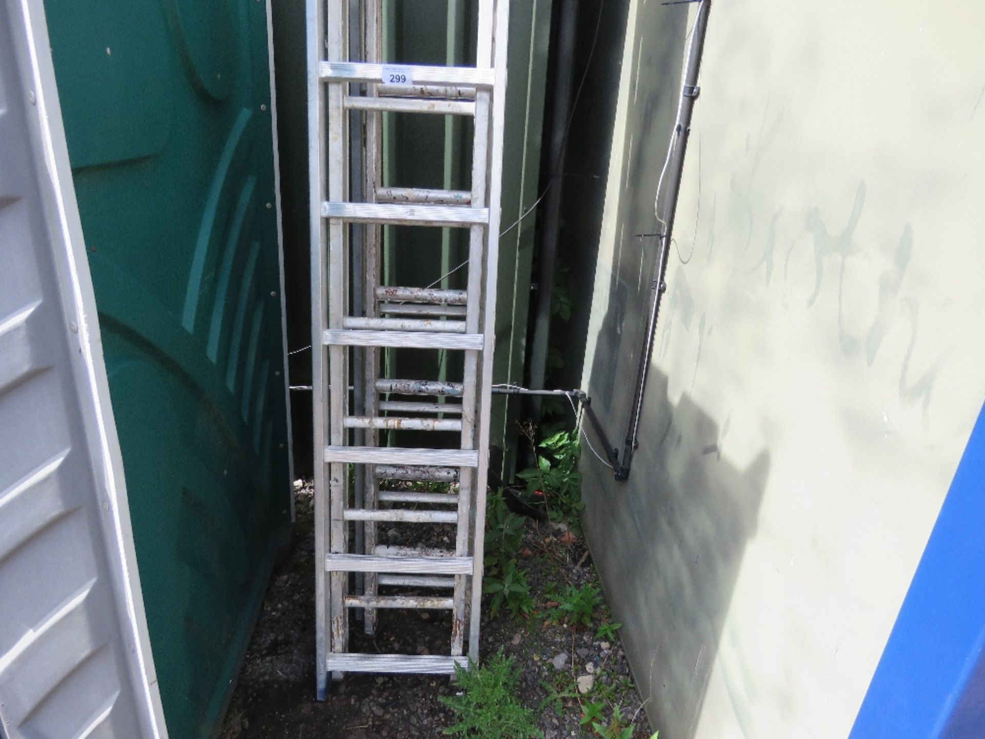 4NO ALUMINIUM SINGLE STAGE LADDERS SECTIONS.