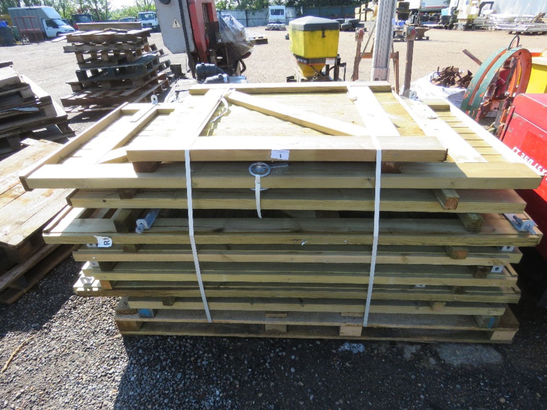 STACK OF 8NO ASSORTED WOODEN PEDESTRIAN GARDEN GATES. - Image 5 of 5