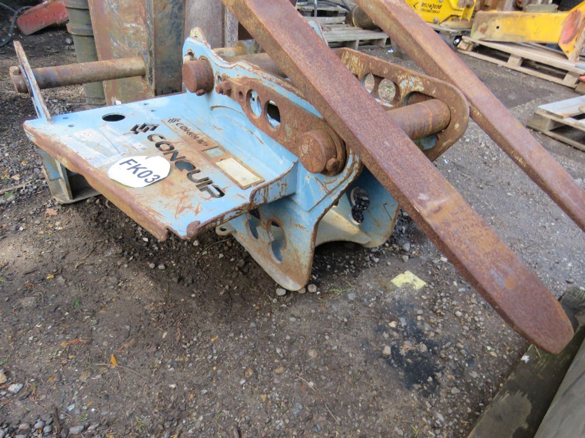 SET OF CONQUIP EXCAVATOR MOUNTED PALLET FORKS. SOURCED FROM COMPANY LIQUIDATION. - Image 5 of 6