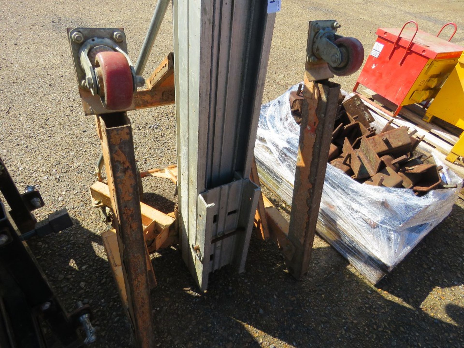 MATERIAL LIFT UNIT WITH FORKS, SIMILAR TO A GENIE. ....THIS LOT IS SOLD UNDER THE AUCTIONEERS MARGIN - Image 5 of 8