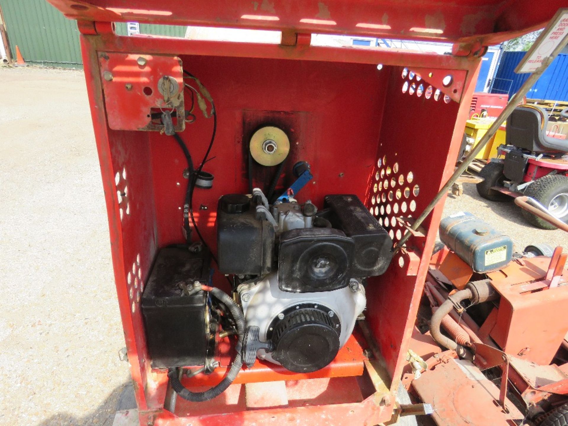 BELLE YANMAR ENGINED CEMENT MIXER. WHEN TESTED WAS SEEN TO RUN AND DRUM TURNED. - Bild 4 aus 4