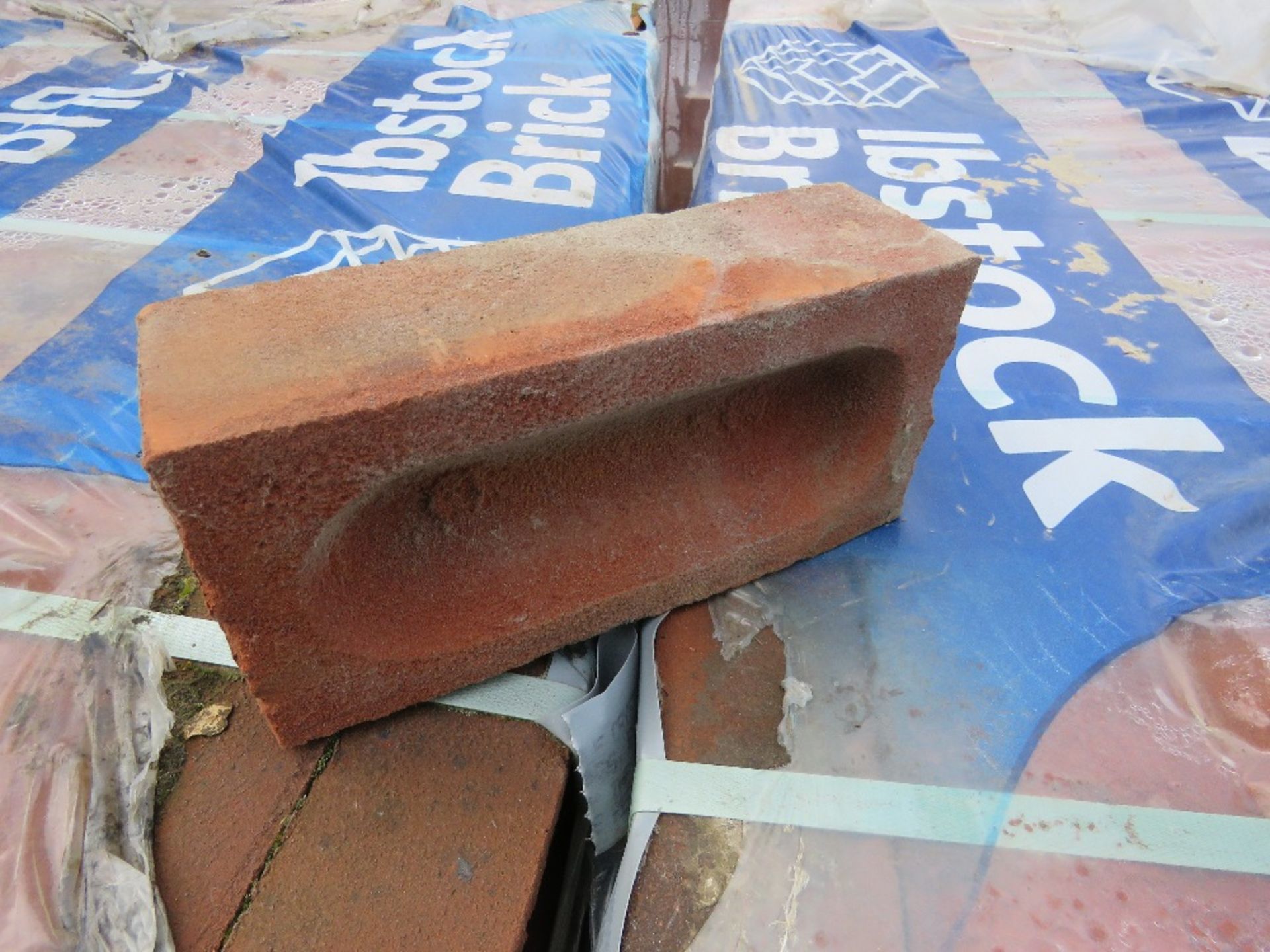 2NO PALLETS OF IBSTOCK LEICESTER AUTUMN MULTI RED BRICKS. 480NO IN EACH PACK APPROX. SURPLUS TO REQU - Image 4 of 5