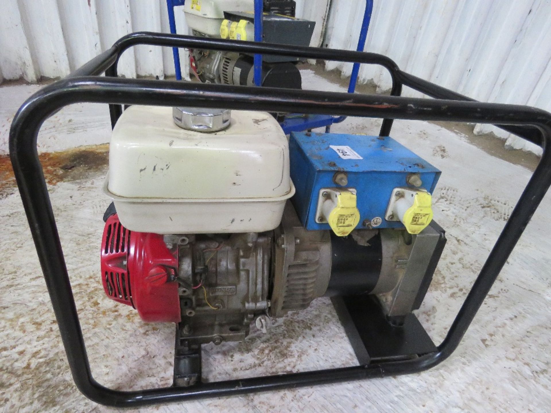 HONDA PETROL ENGINED 110VOLT GENERATOR IN FRAME. - Image 2 of 3