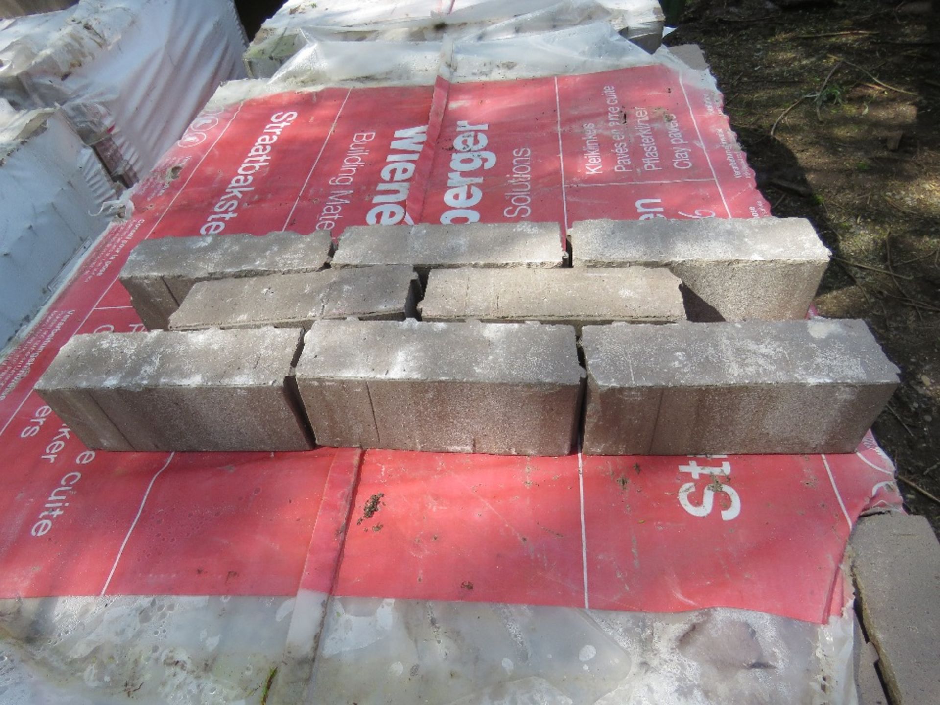 6NO PACKS OF WIENERBERGER QUATA GRIJS BLOCK PAVERS. 600NO PER PACK. SOURCED FROM COMPANY LIQUIDATIO - Image 7 of 9