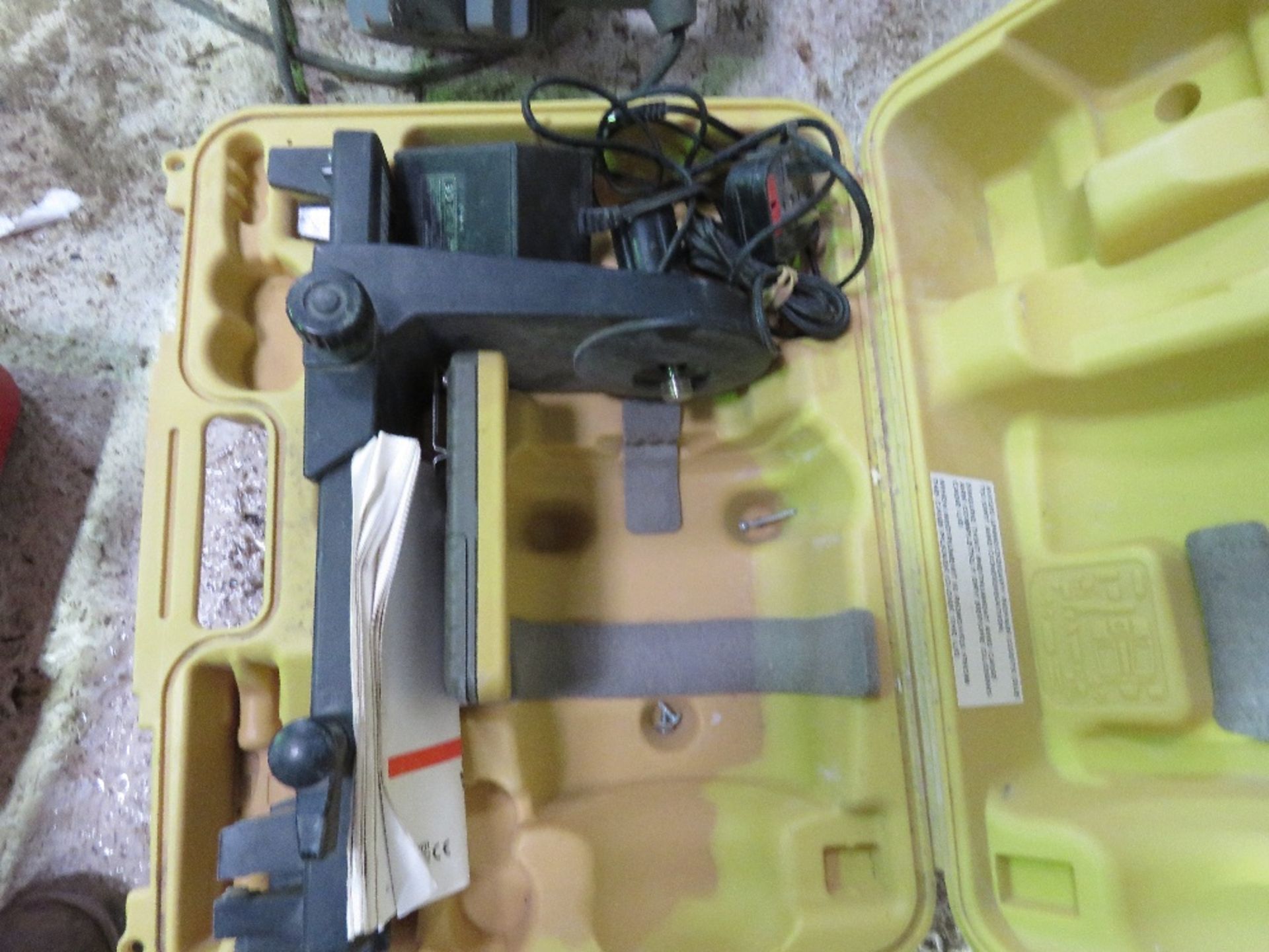 TOPCON RL-VH3D ROTATING LASER LEVEL SET IN A CASE. DIRECT FROM LOCAL COMPANY. - Image 2 of 5