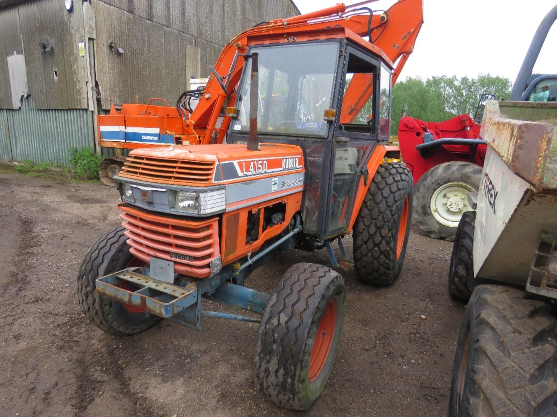 KUBOTA L4150 4WD TRACTOR WITH CAB AND GRASS TYRES. 50HP 6 CYLINDER ENGINE WITH SHUTTLE DIRECTION CHA - Image 5 of 16