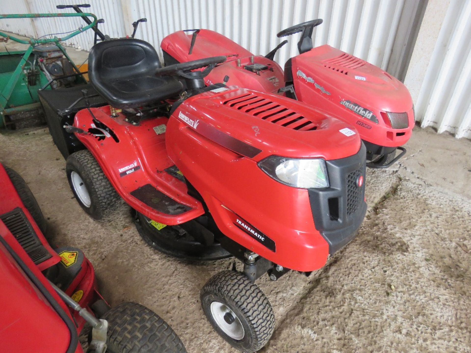 LAWNFLITE 603RT RIDE ON MOWER. WHEN BRIEFLY TESTED WAS SEEN TO RUN, DRIVE AND MOWERS ENGAGED.