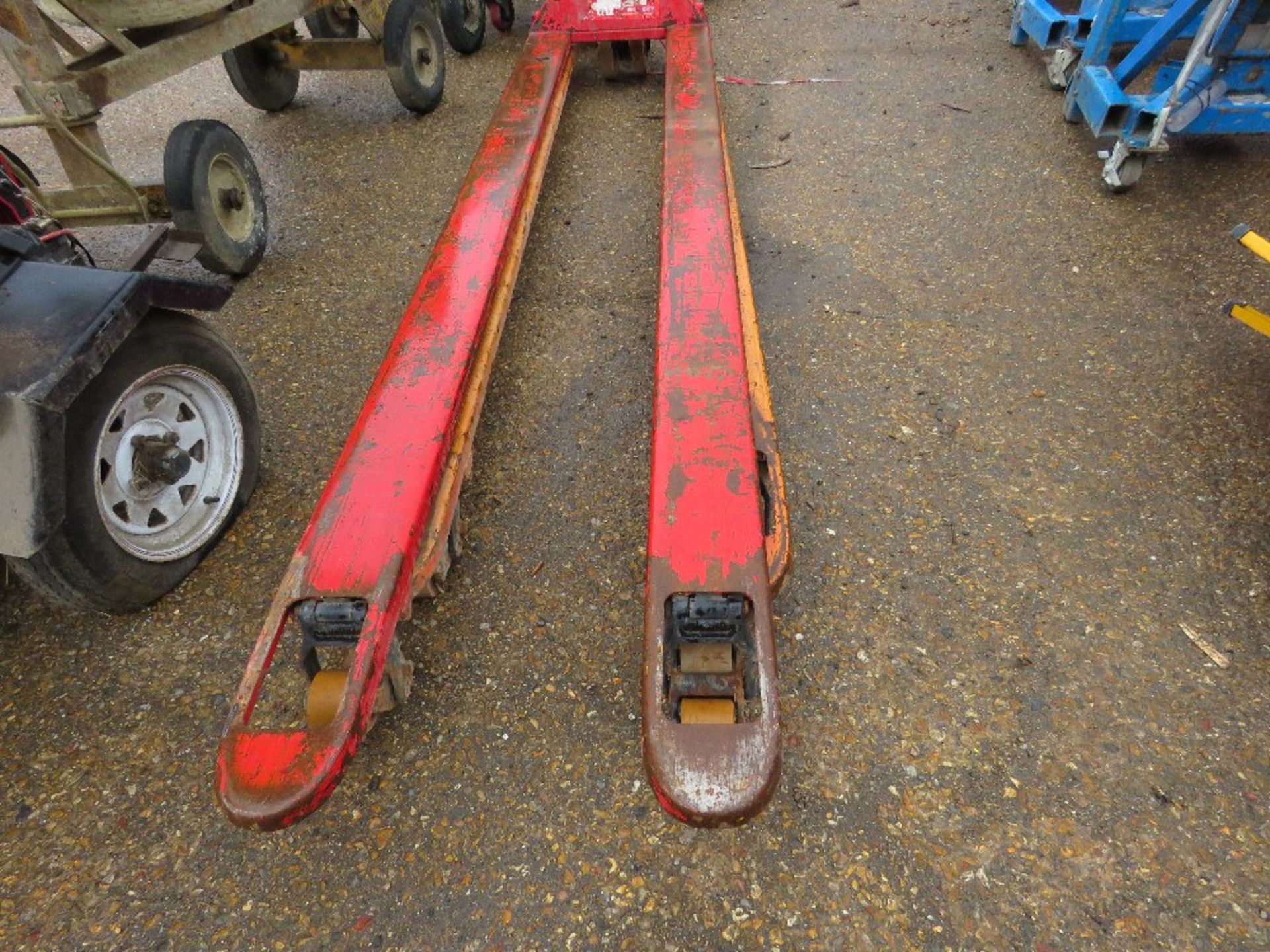 2 X EXTRA LONG TINED PALLET TRUCKS, 10FT LENGTH APPROX THX9661,8023 - Image 2 of 5