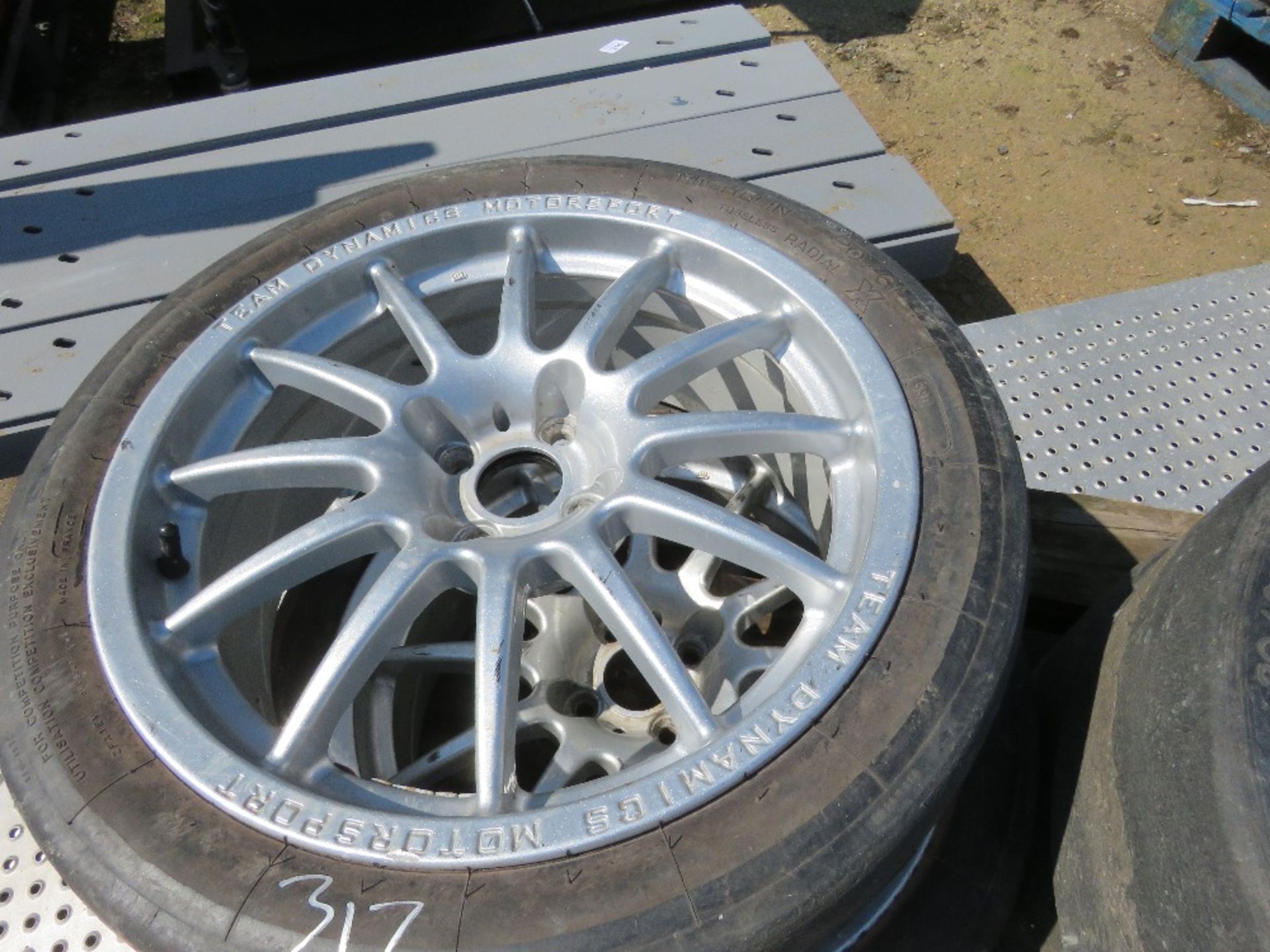 SET OF 4NO TEAM DYNAMICS MOTORSPORT RACING WHEELS AND TYRES, PREVIOUSLY USED ON AN ALFA ROMEO 33 RA - Image 3 of 4