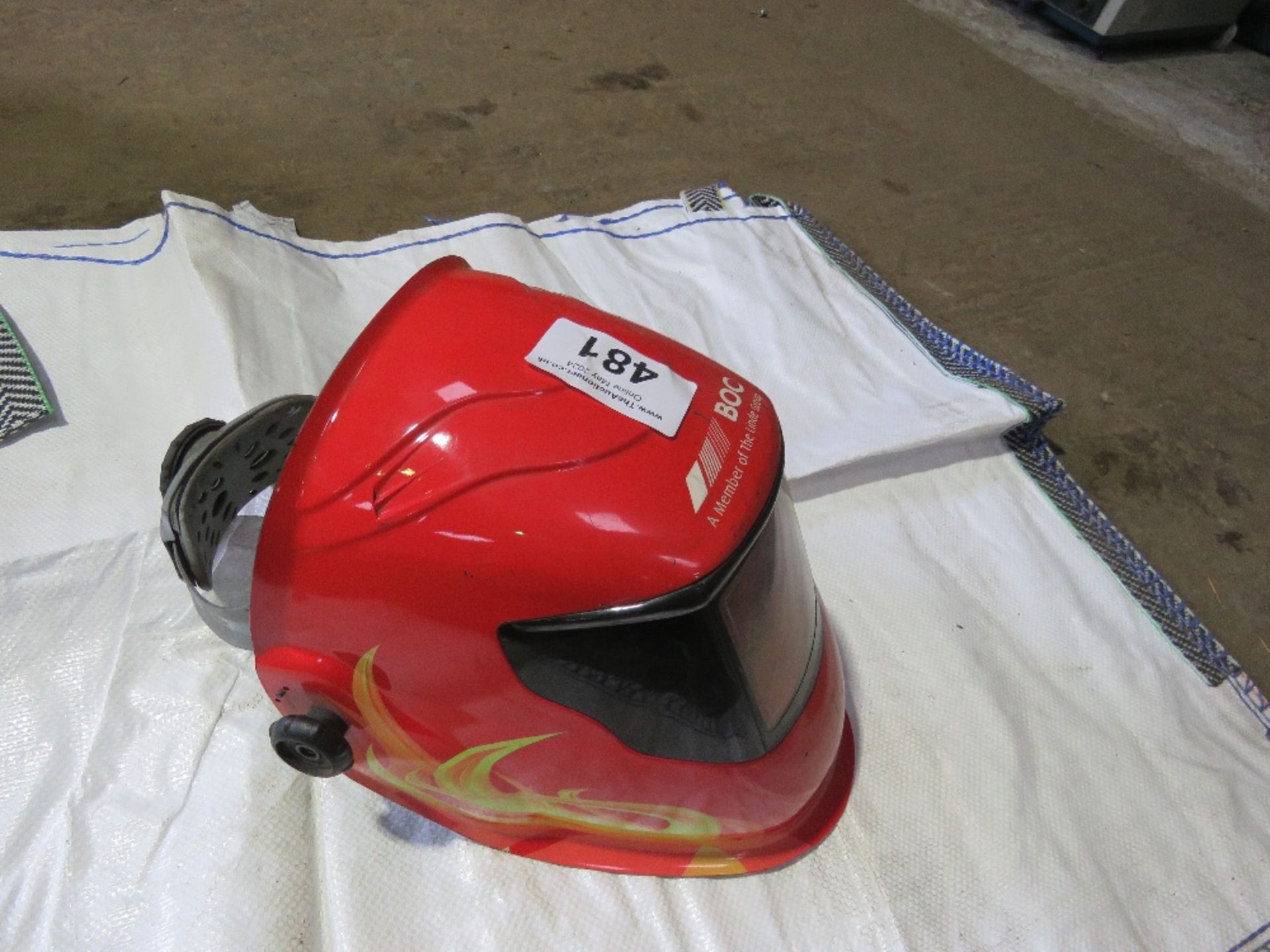 BOC AUTO DARKENING WELDING MASK.....THIS LOT IS SOLD UNDER THE AUCTIONEERS MARGIN SCHEME, THEREFORE - Image 2 of 3
