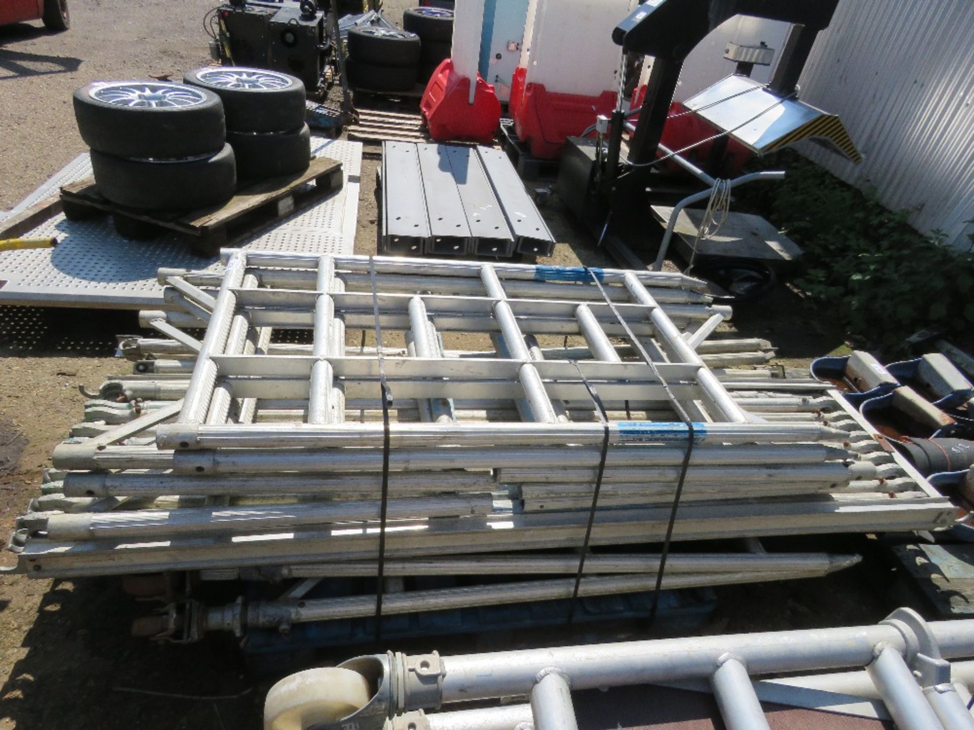 STACK OF ALUMINIUM SCAFFOLD TOWER PARTS.....THIS LOT IS SOLD UNDER THE AUCTIONEERS MARGIN SCHEME, TH - Image 4 of 6