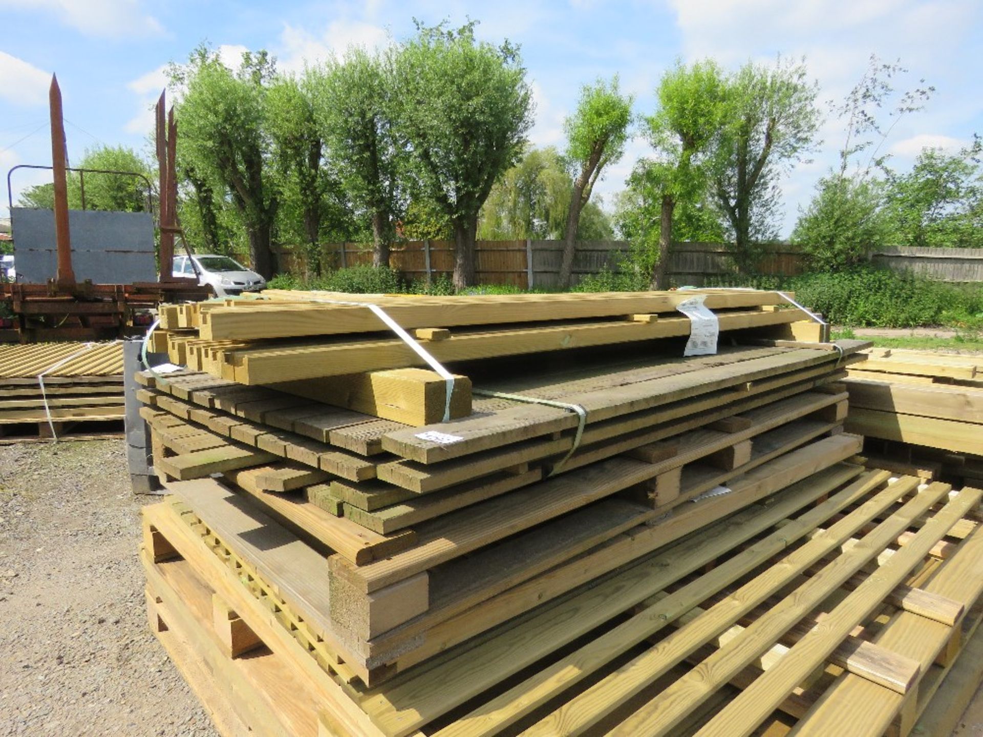 STACK OF ASSORTED FENCE PANELS AND TIMBERS AS SHOWN. - Image 3 of 10