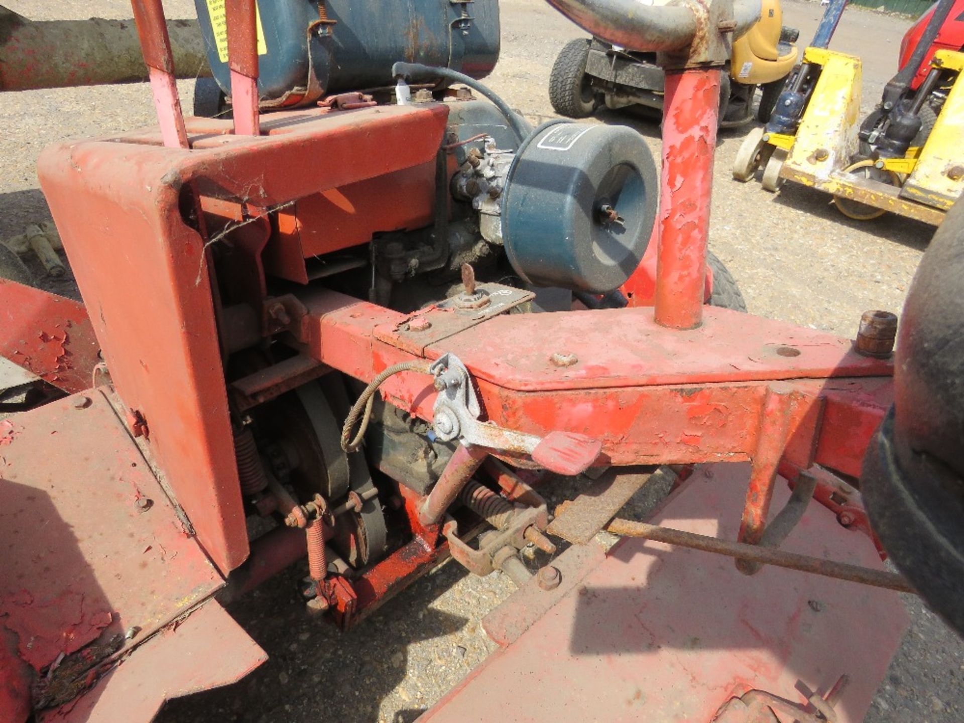 TRIPLE CYLINDER HEAD RIDE ON MOWER. - Image 6 of 7